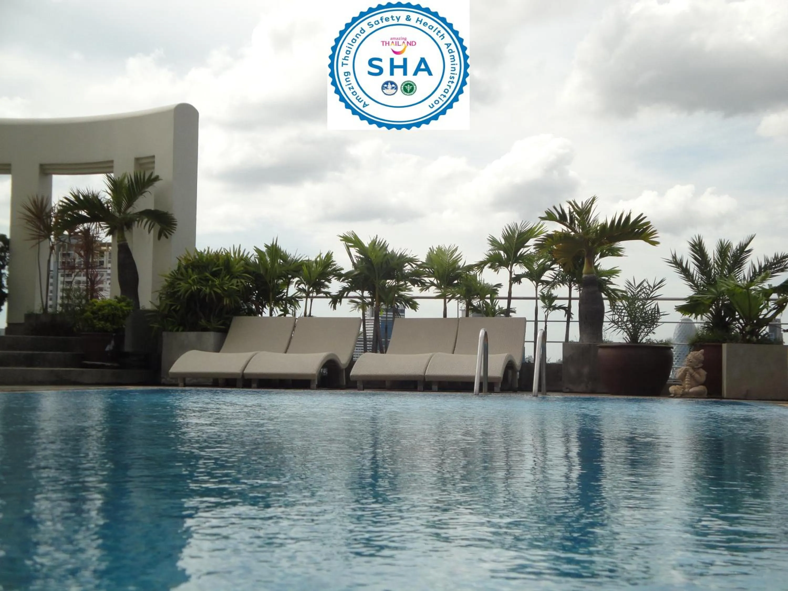 Swimming pool in Interchange Tower Serviced Apartment - SHA Extra Plus