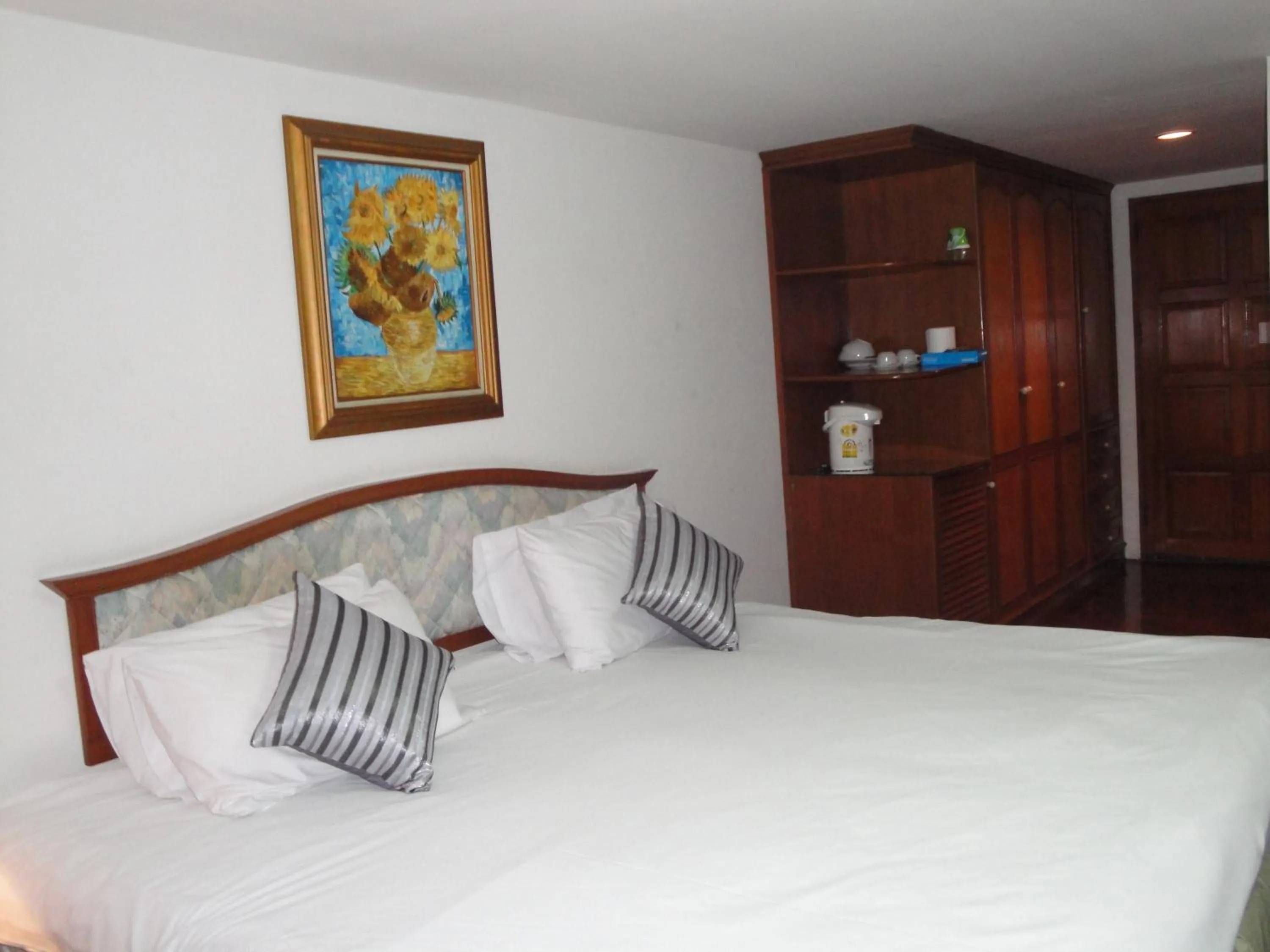 Photo of the whole room, Bed in Interchange Tower Serviced Apartment - SHA Extra Plus