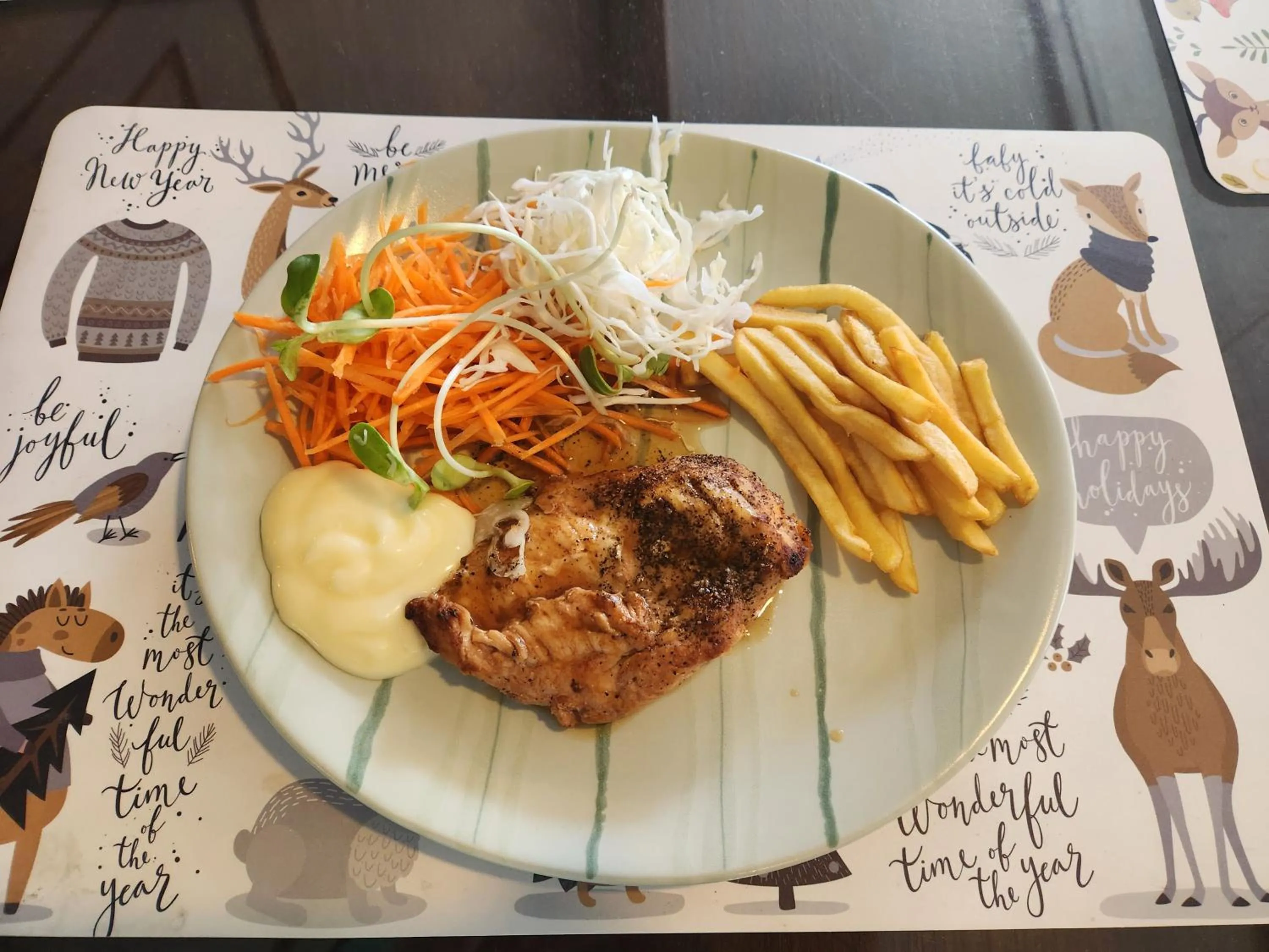 Restaurant/places to eat in Interchange Tower Serviced Apartment - SHA Extra Plus