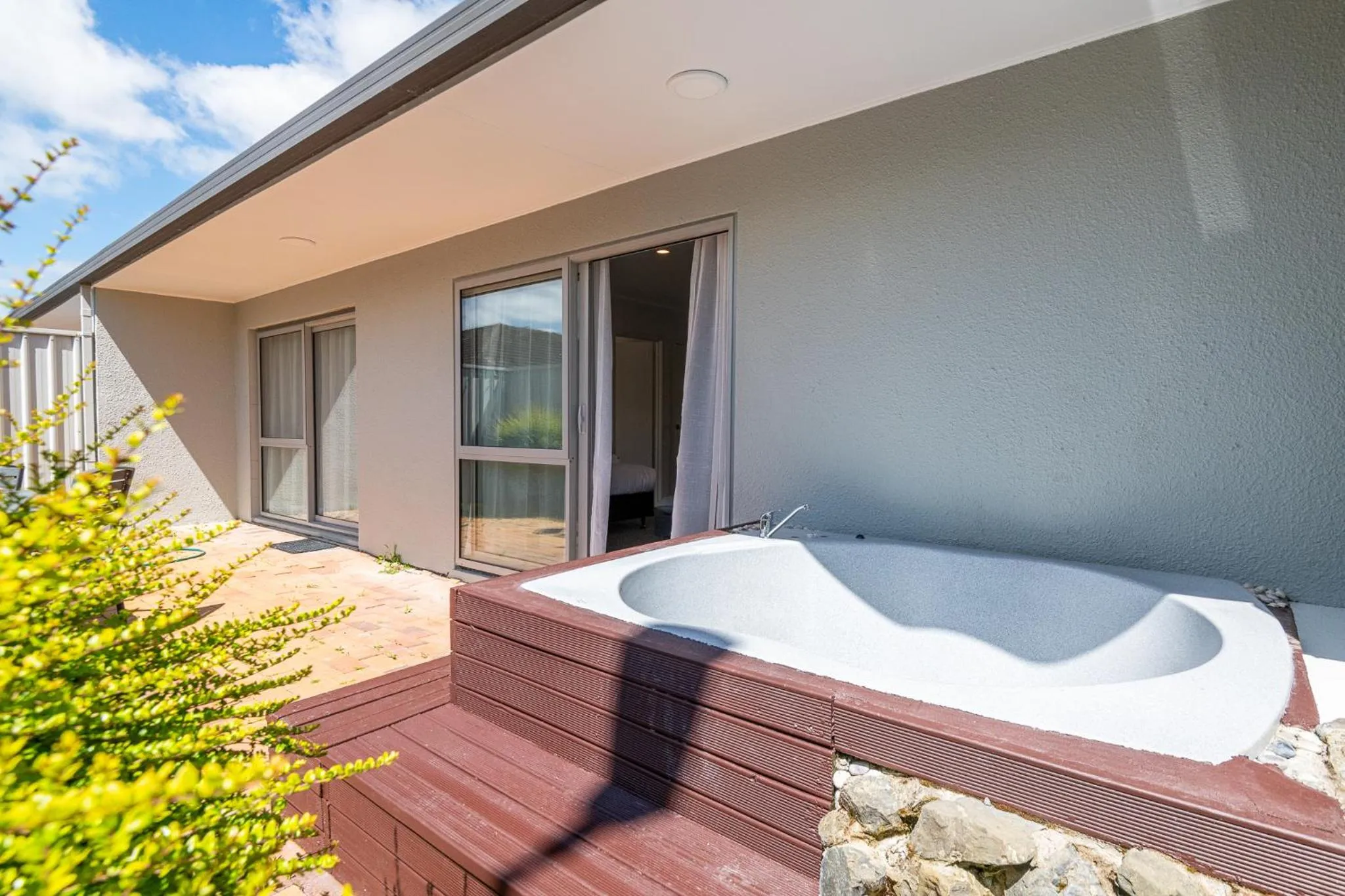 Aurora City Suites Motel