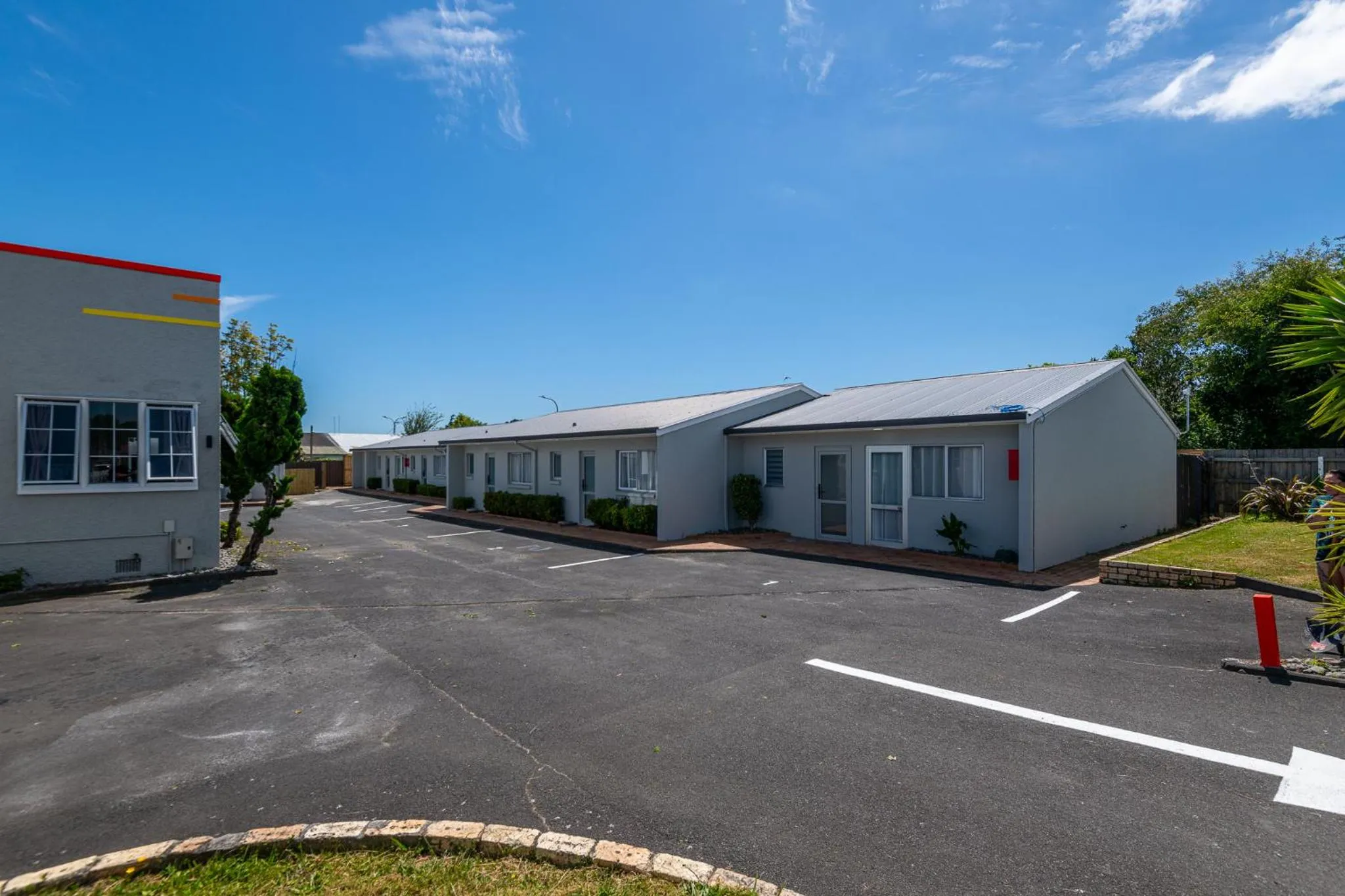 Property building in Aurora City Suites Motel