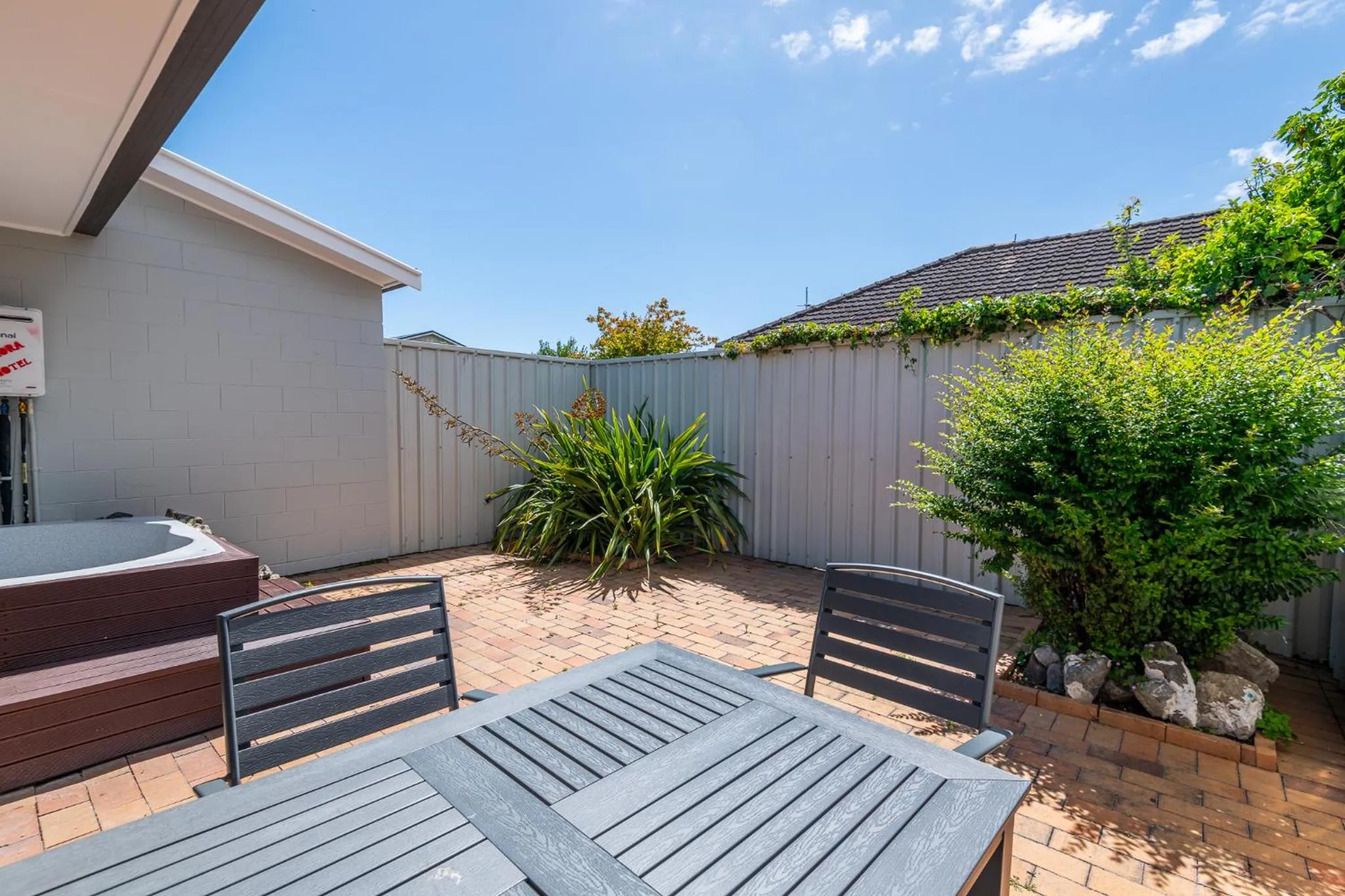 Aurora City Suites Motel