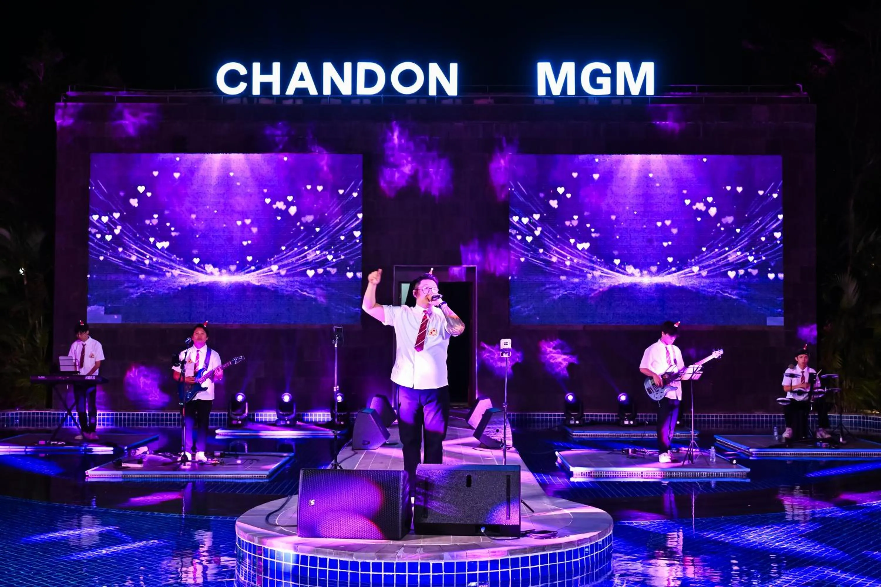 Evening entertainment in MGM Grand Sanya