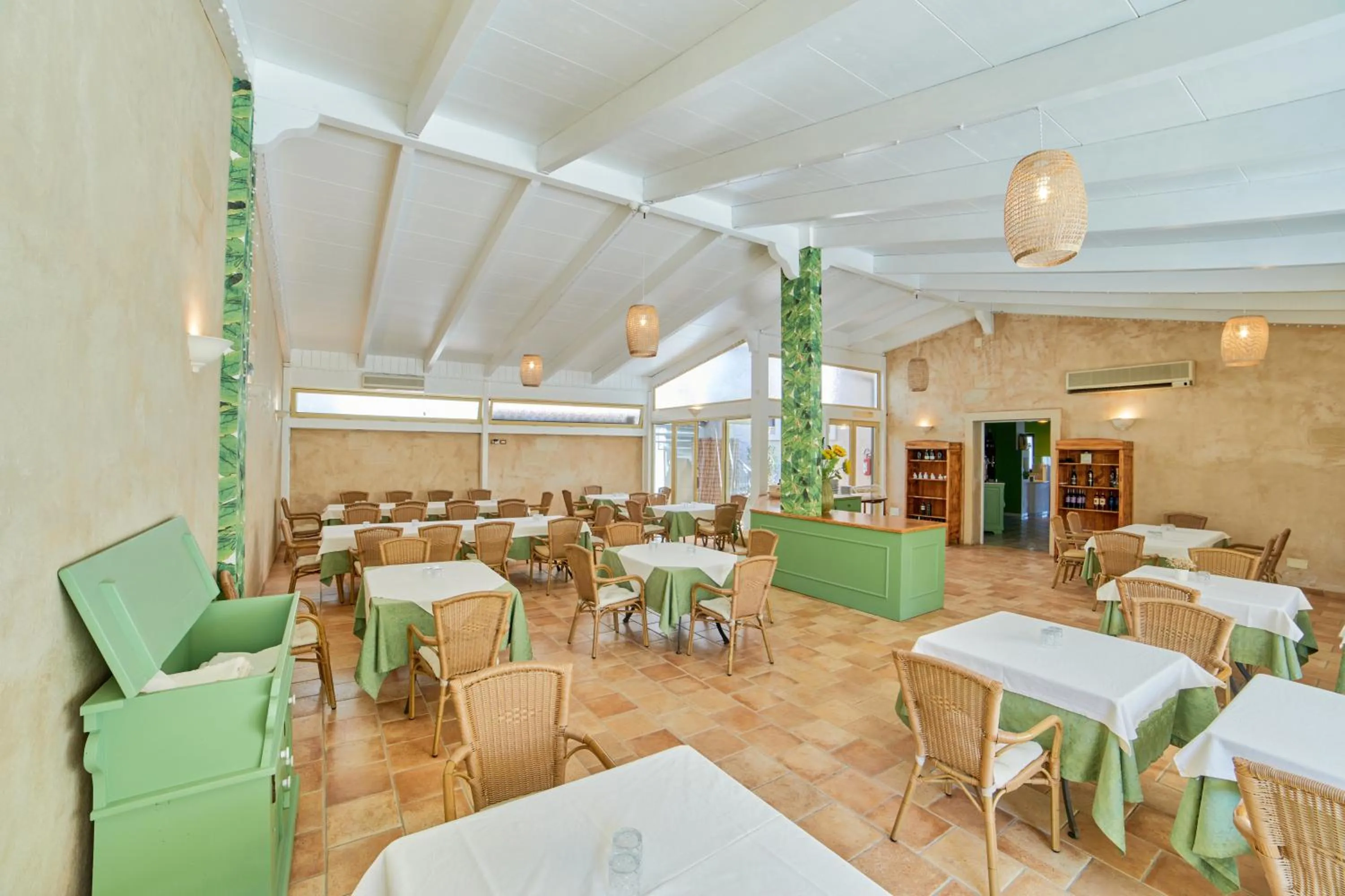 Restaurant/Places to Eat in Hotel dei Messapi