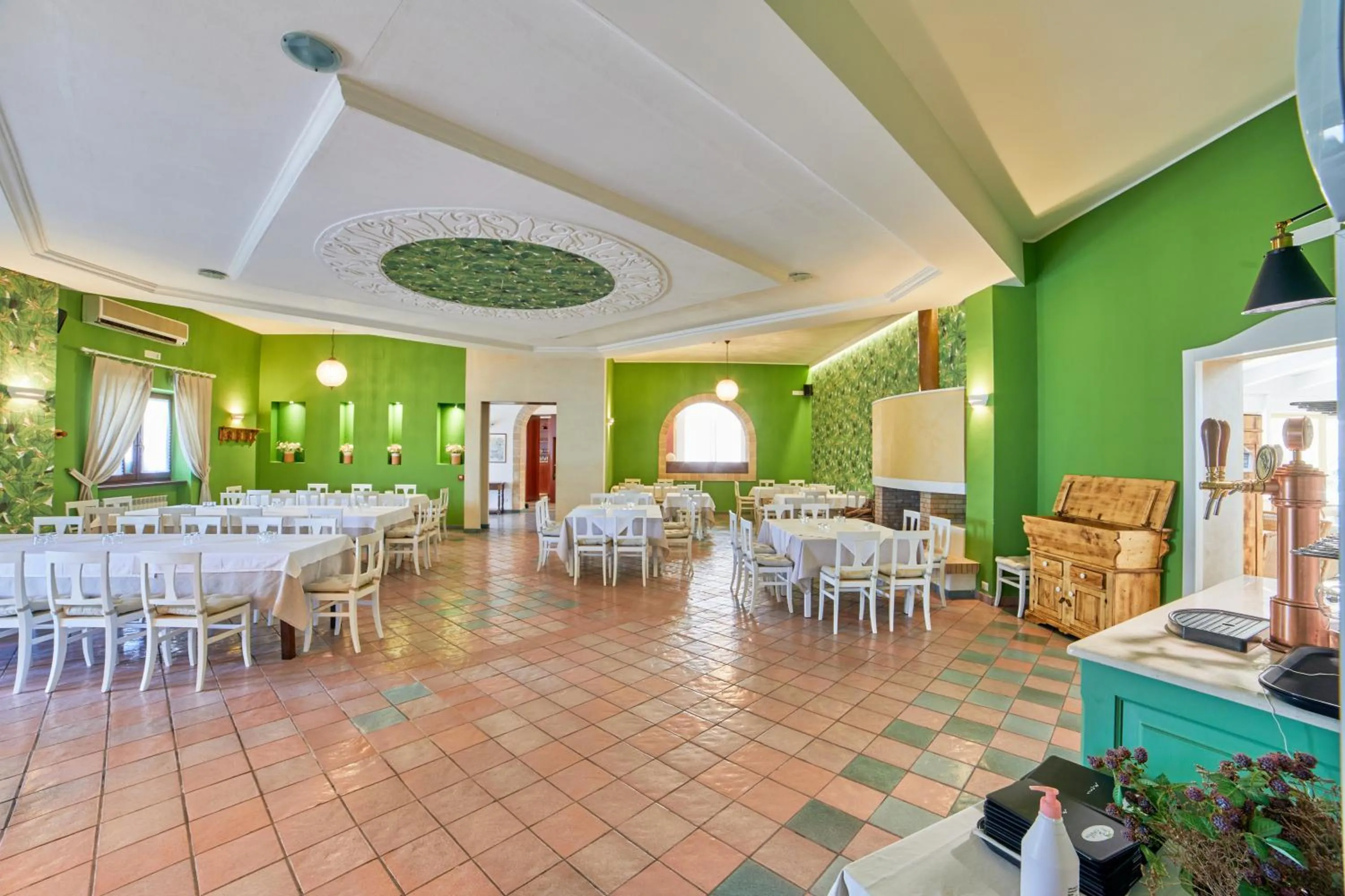 Restaurant/Places to Eat in Hotel dei Messapi