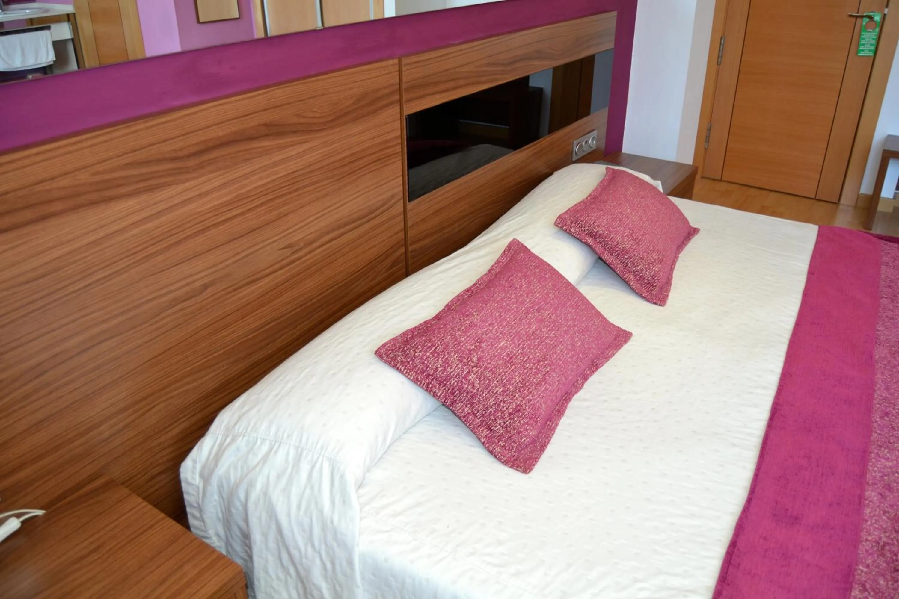 Photo of the whole room in Hotel El Cruce Moraleda