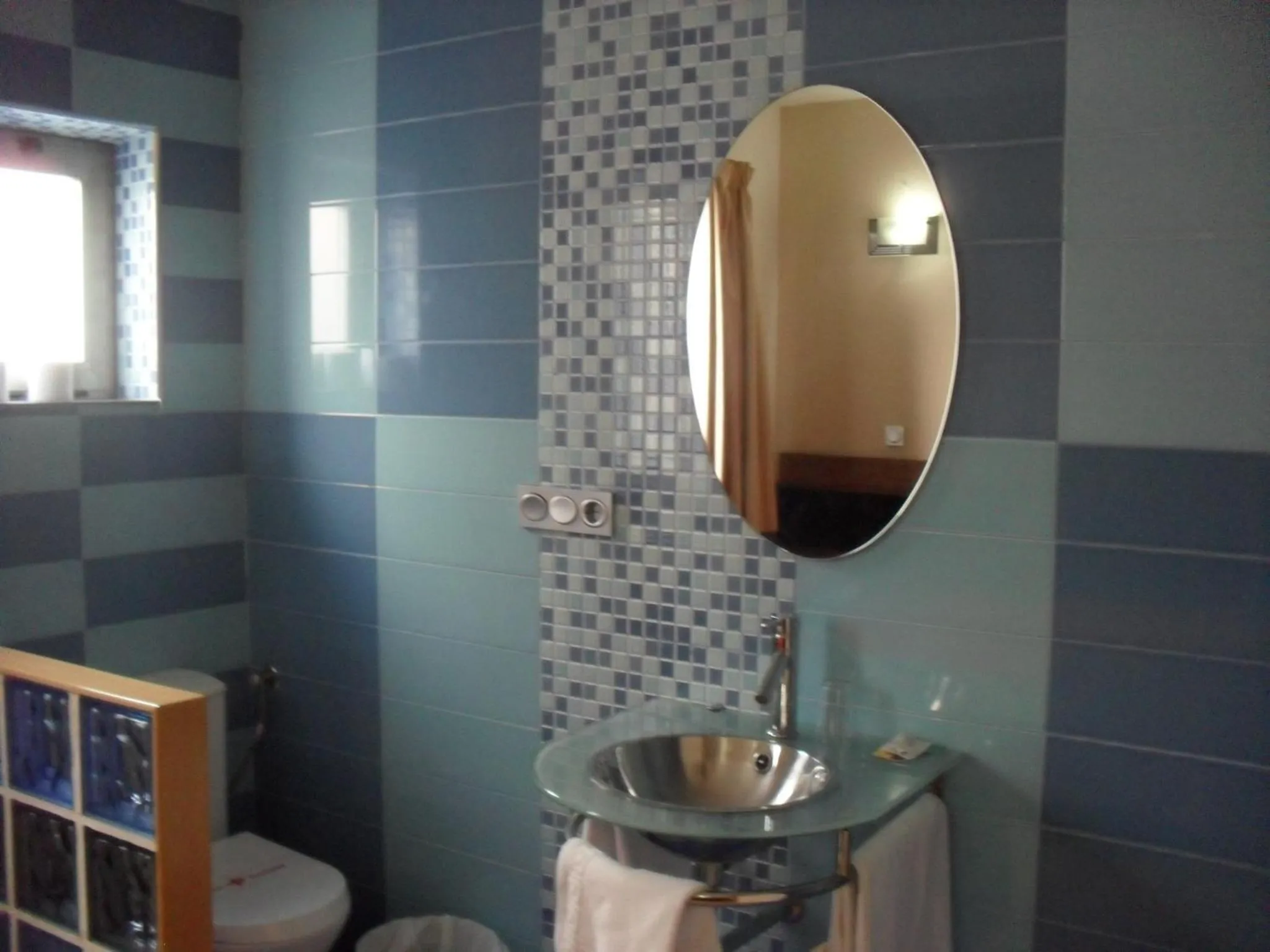 Bathroom in Hotel El Cruce Moraleda