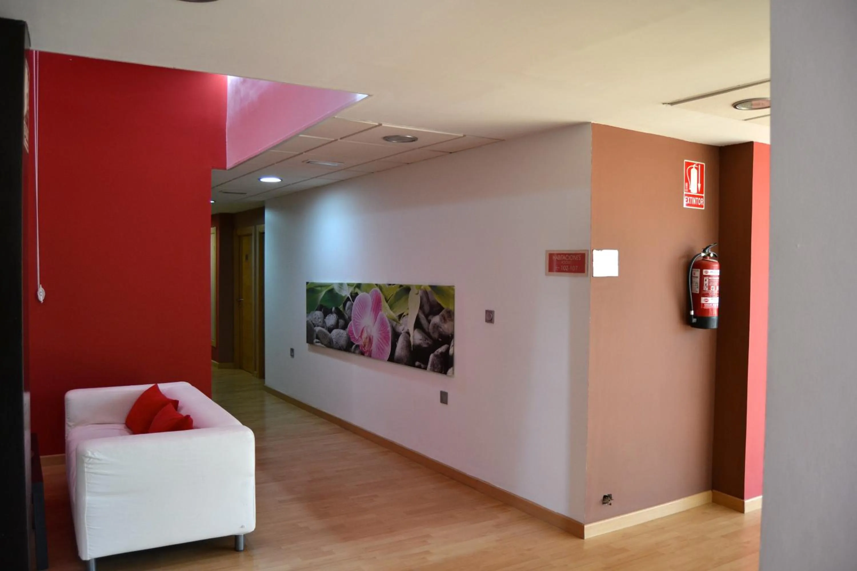 Lobby or reception in Hotel El Cruce Moraleda