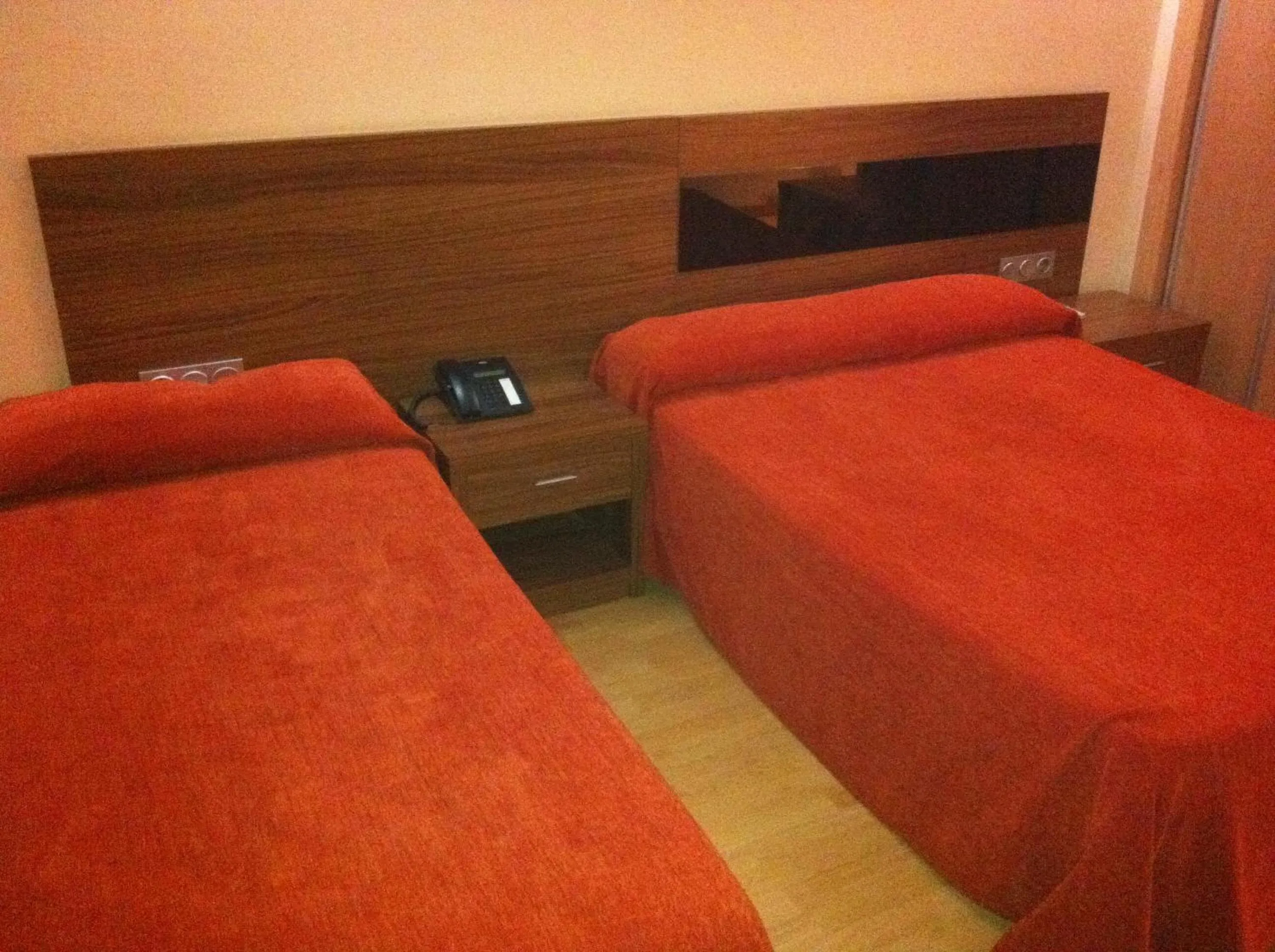 Photo of the whole room in Hotel El Cruce Moraleda