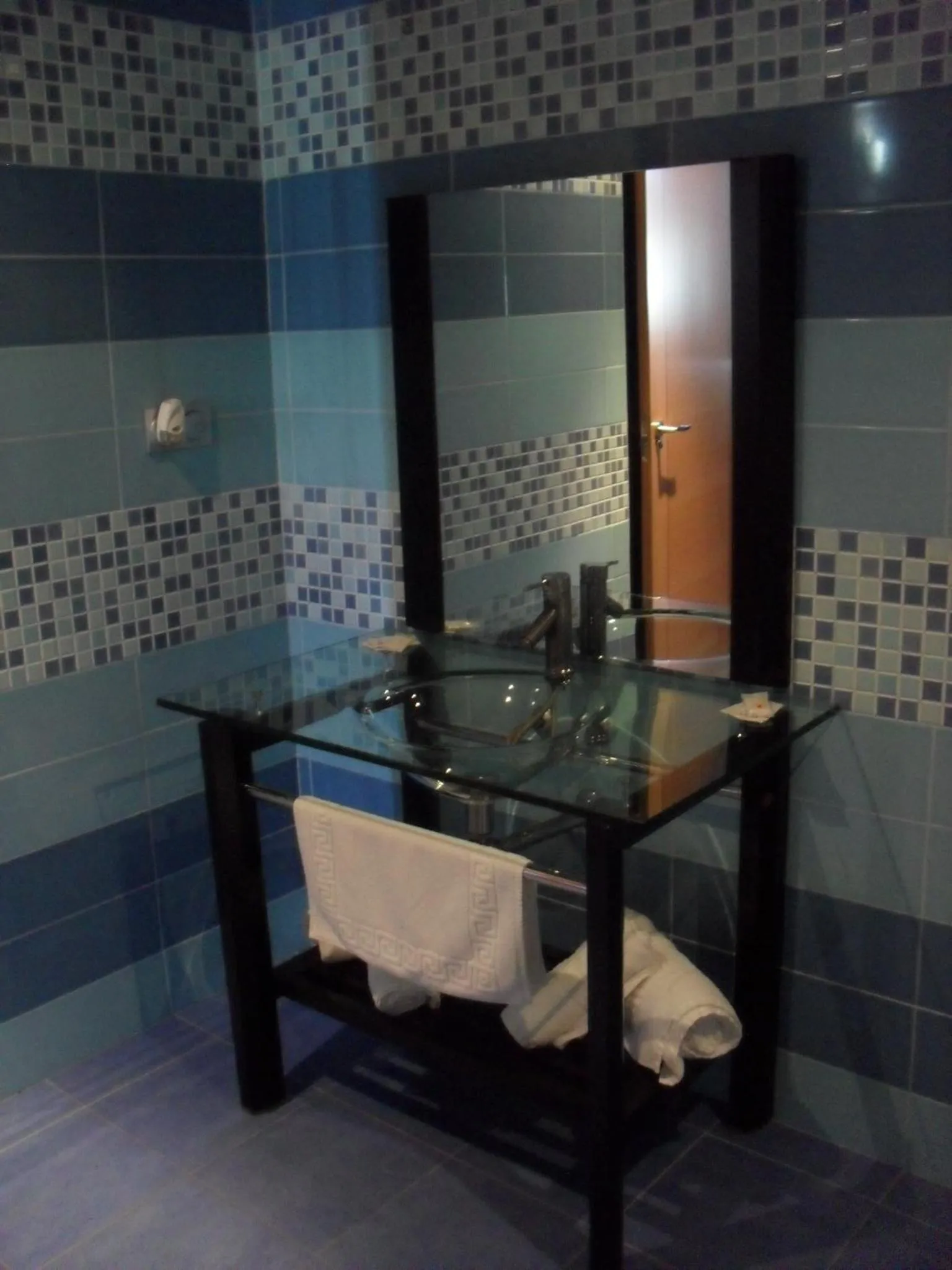 Bathroom in Hotel El Cruce Moraleda
