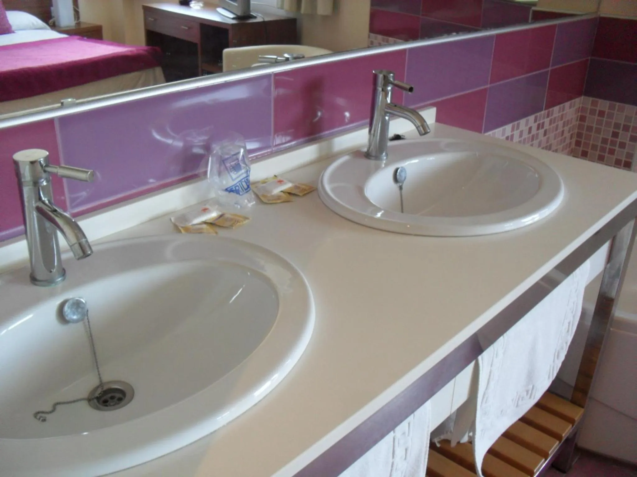 Bathroom in Hotel El Cruce Moraleda