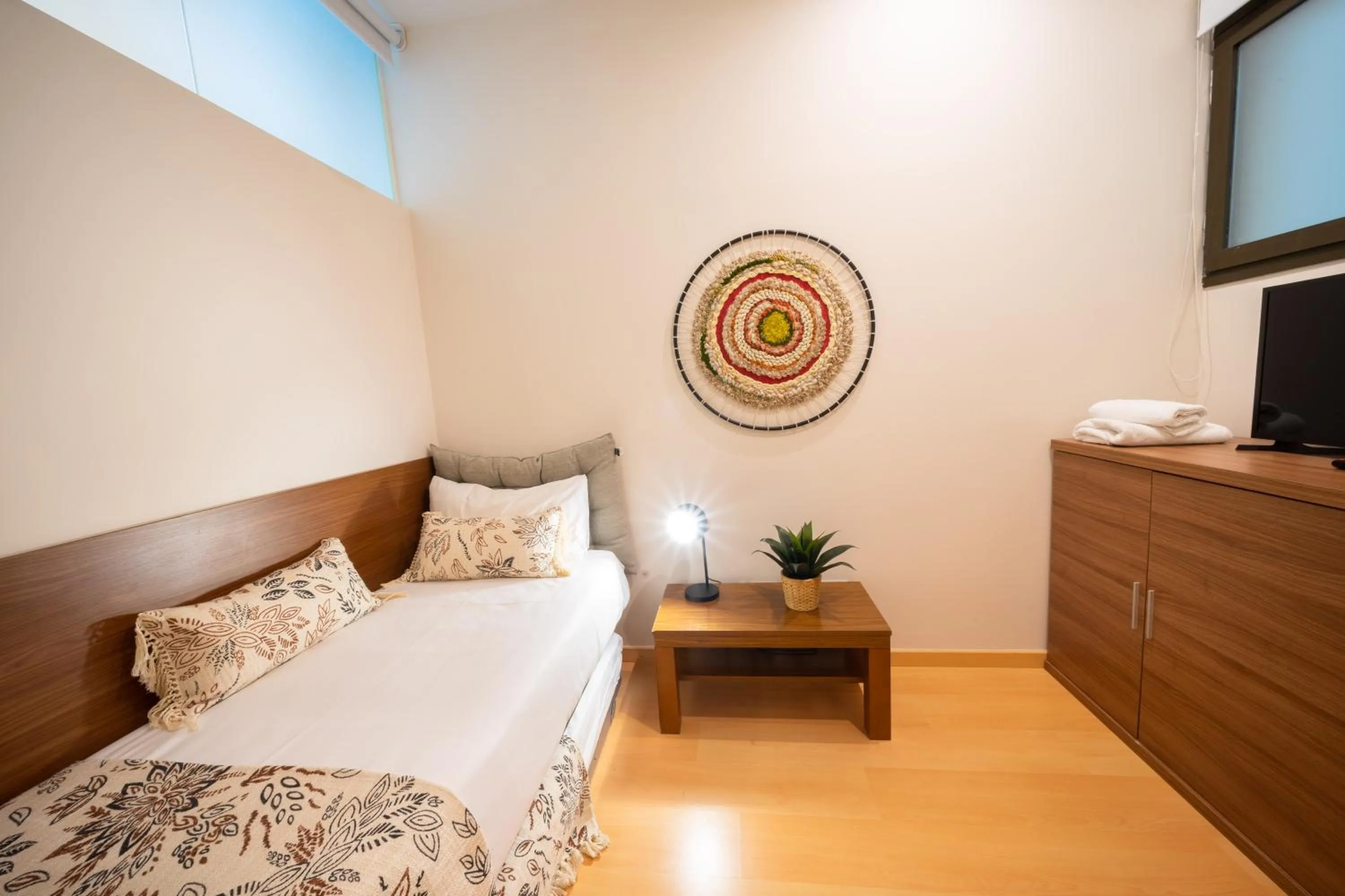 Bedroom, Bed in Bonavista Apartments - Eixample