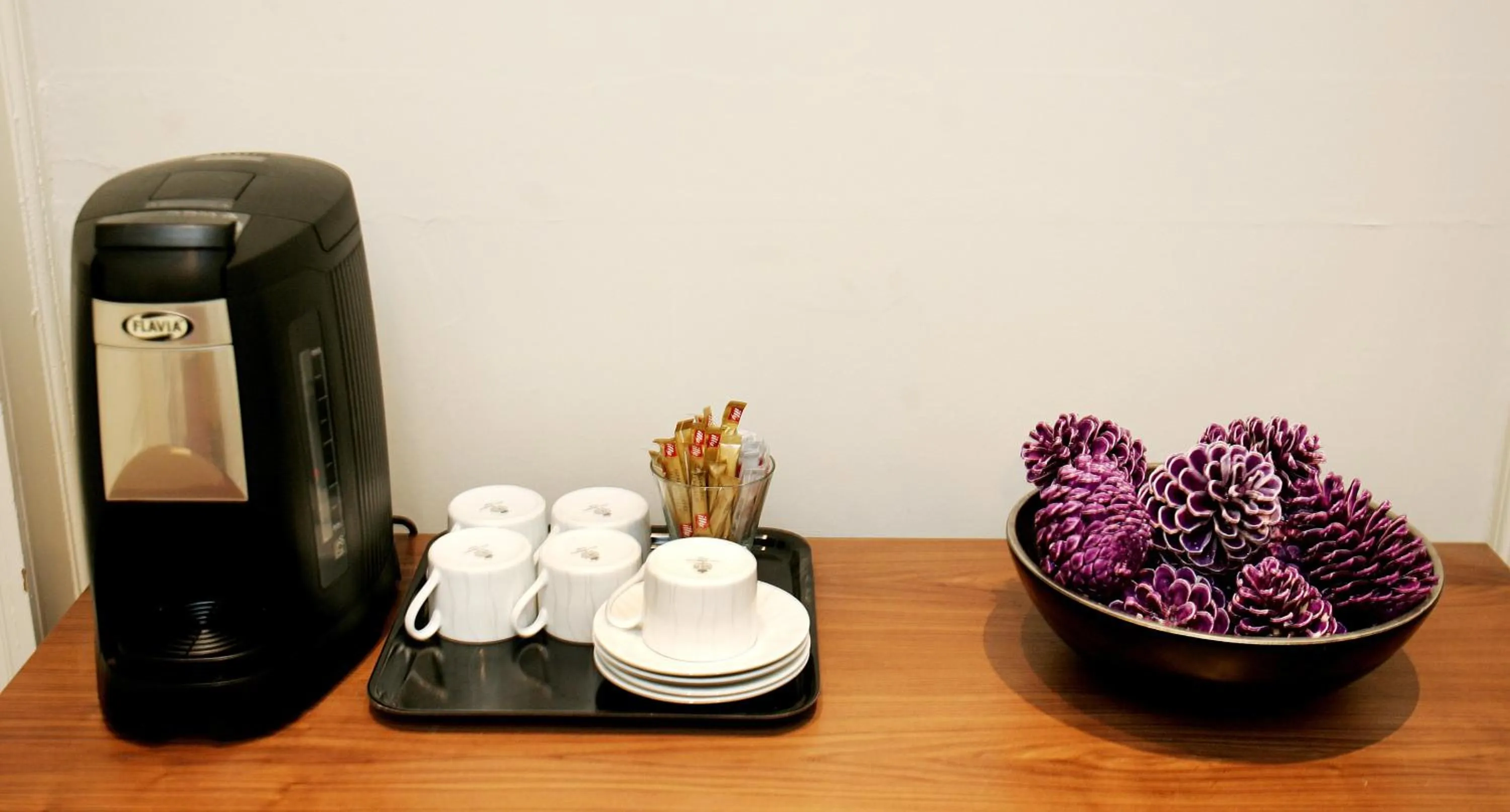 Coffee/tea facilities in Boutique 25
