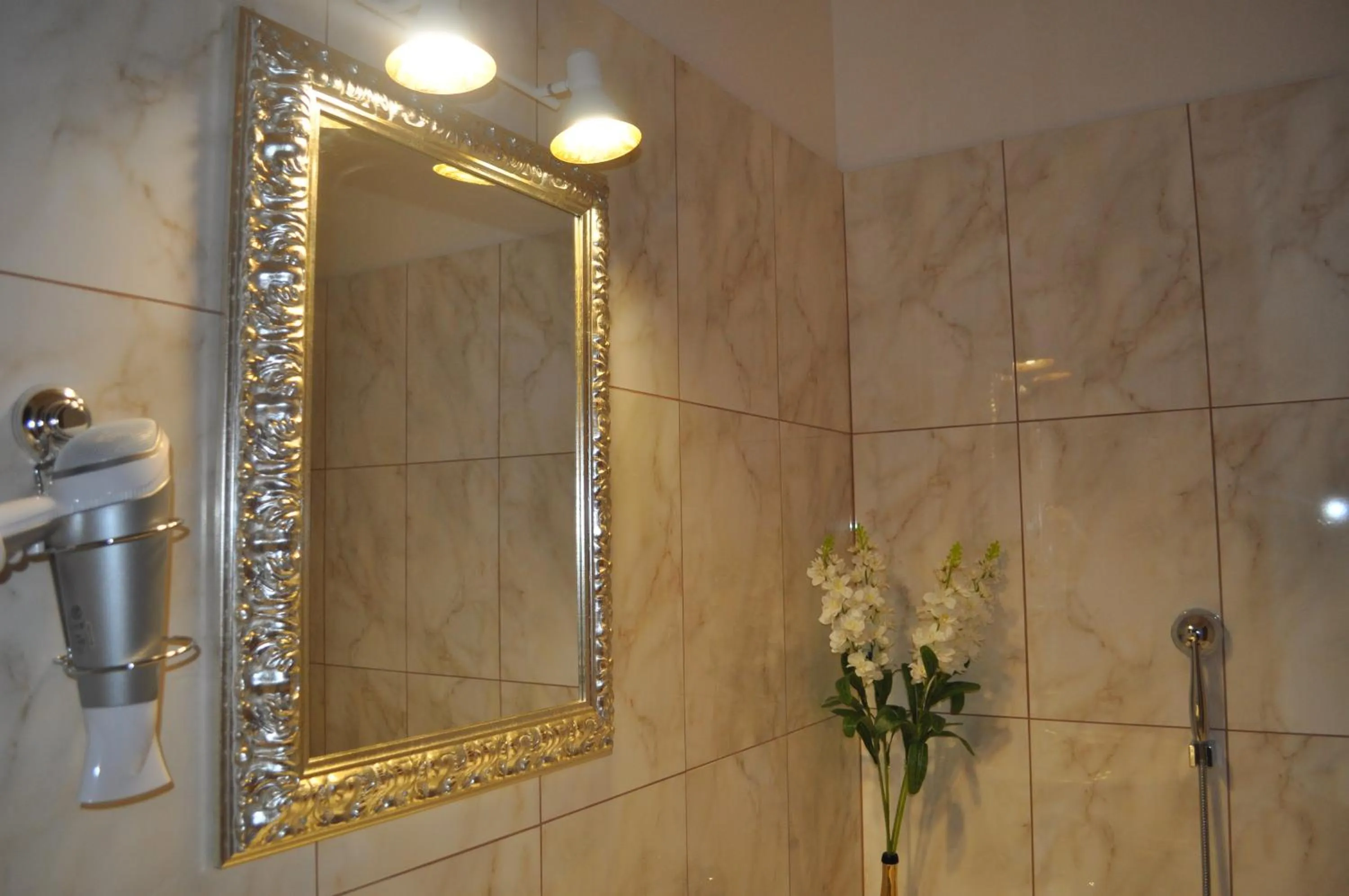 Bathroom in Giramondo Gold Airport