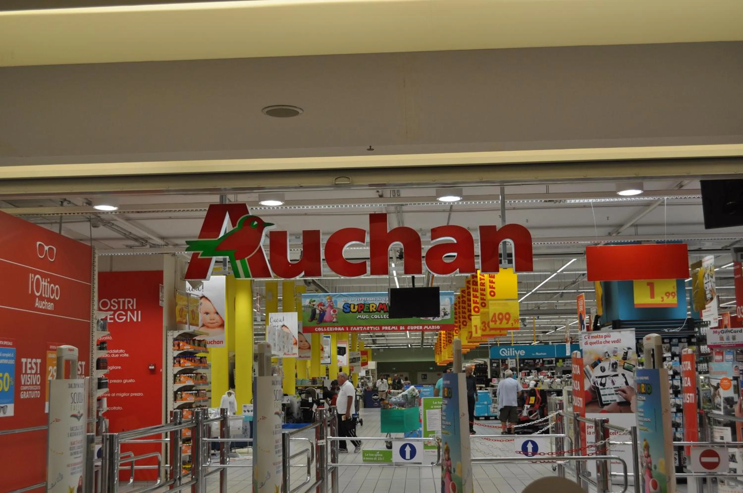 Supermarket/grocery shop in Giramondo Gold Airport