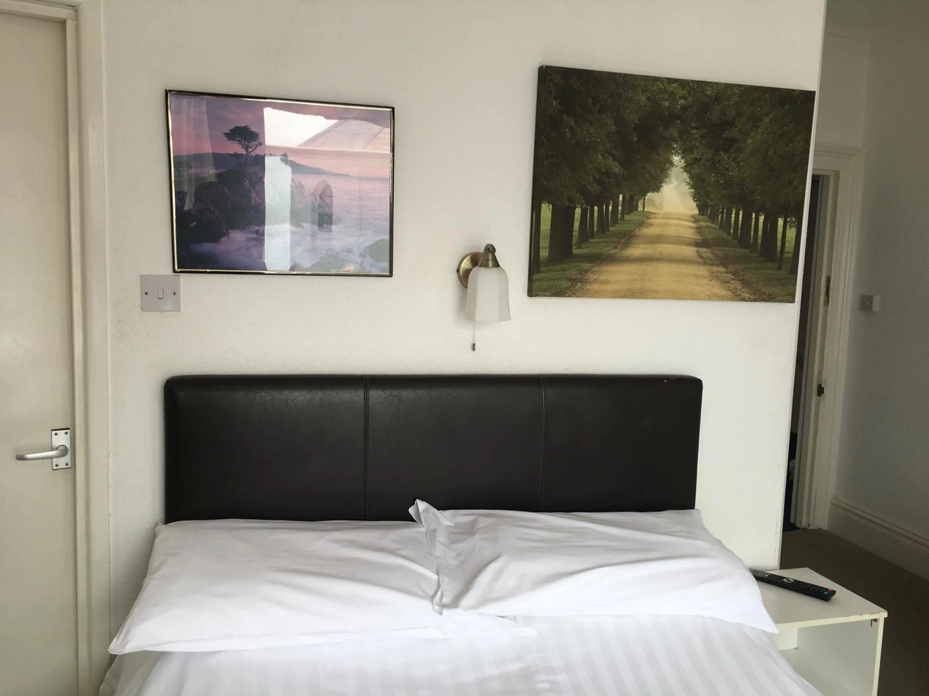 Bed in Ash Hotel B&B