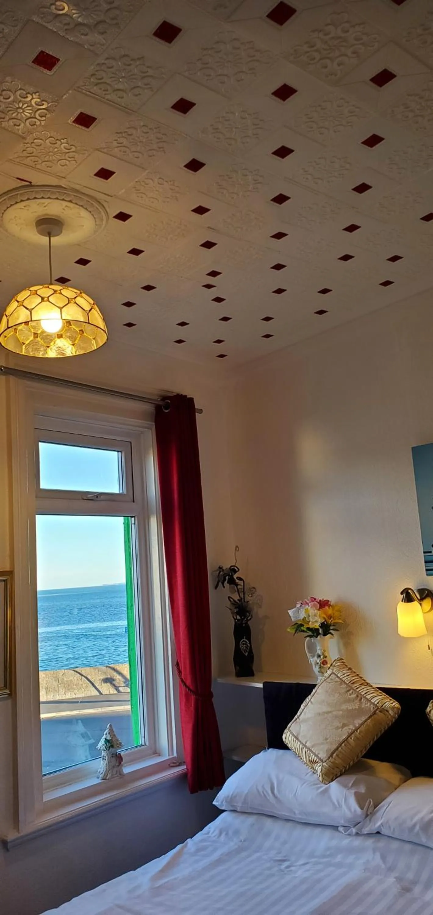 Bed in Ash Hotel B&B