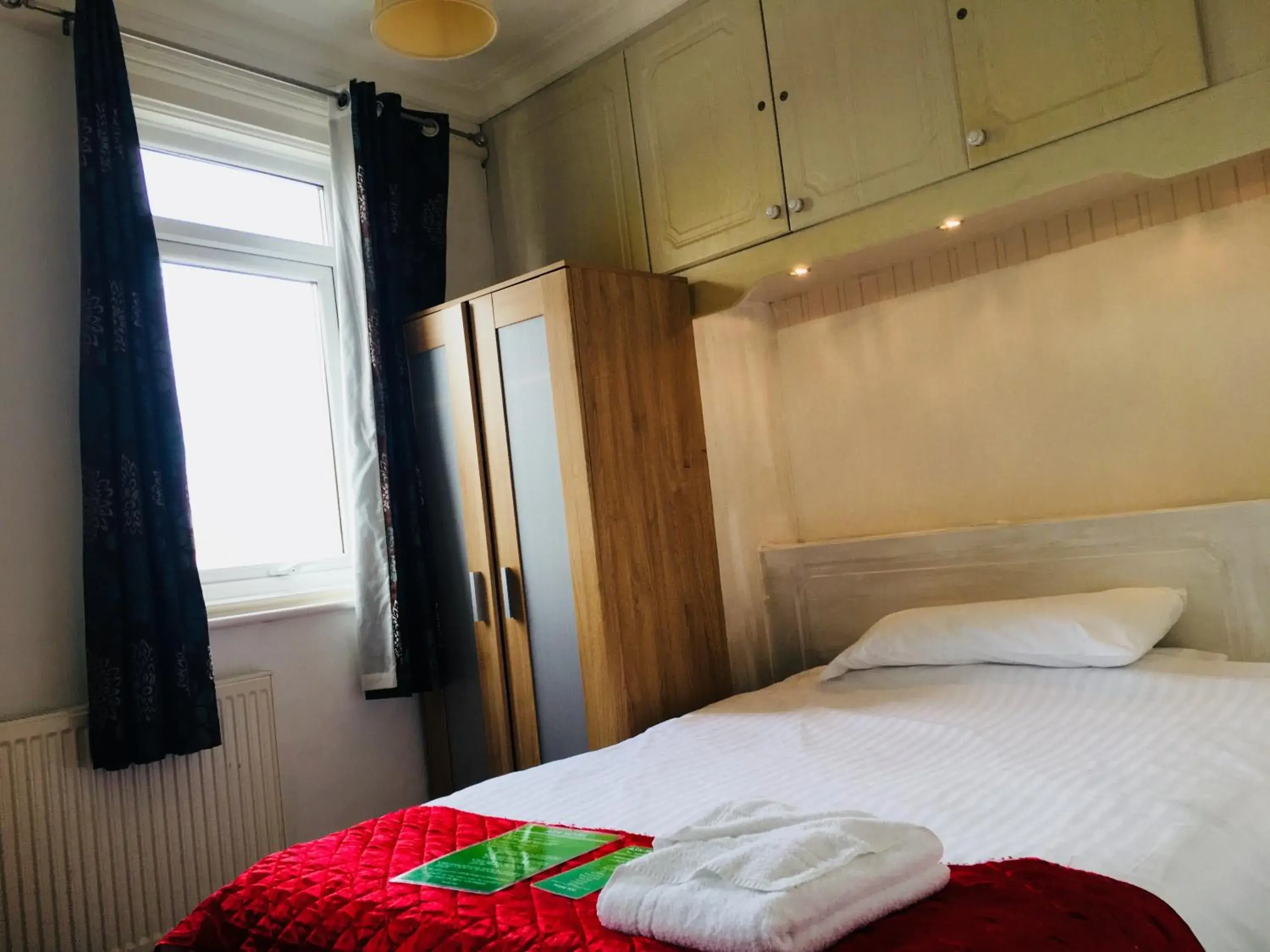Single Room with Private External Bathroom - single occupancy in Ash Hotel B&B Single Room with Private External Bathroom - single occupancy in Ash Hotel B&B