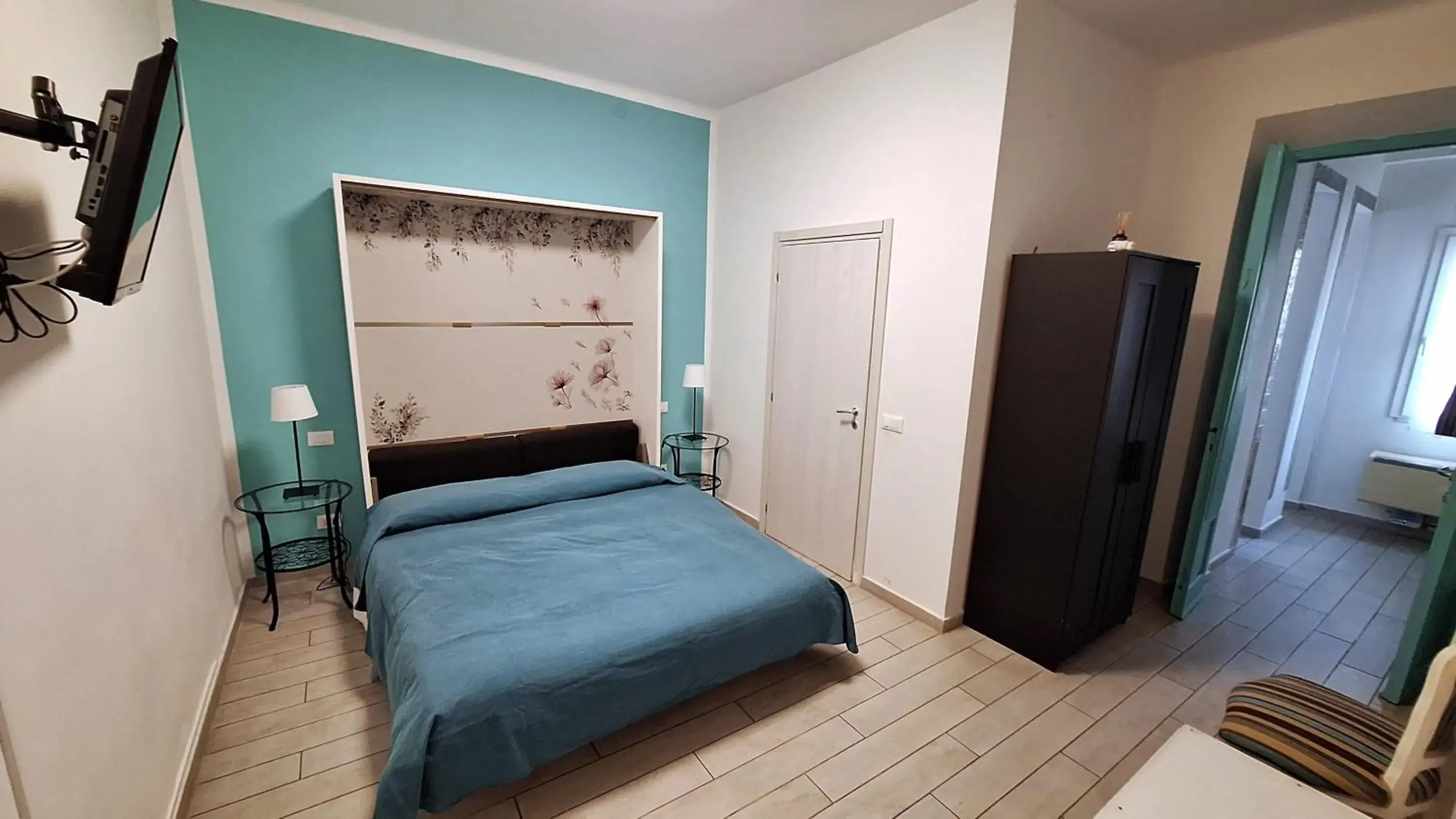 Family Room with Private Bathroom in Red Horse Family Room with Private Bathroom in Red Horse