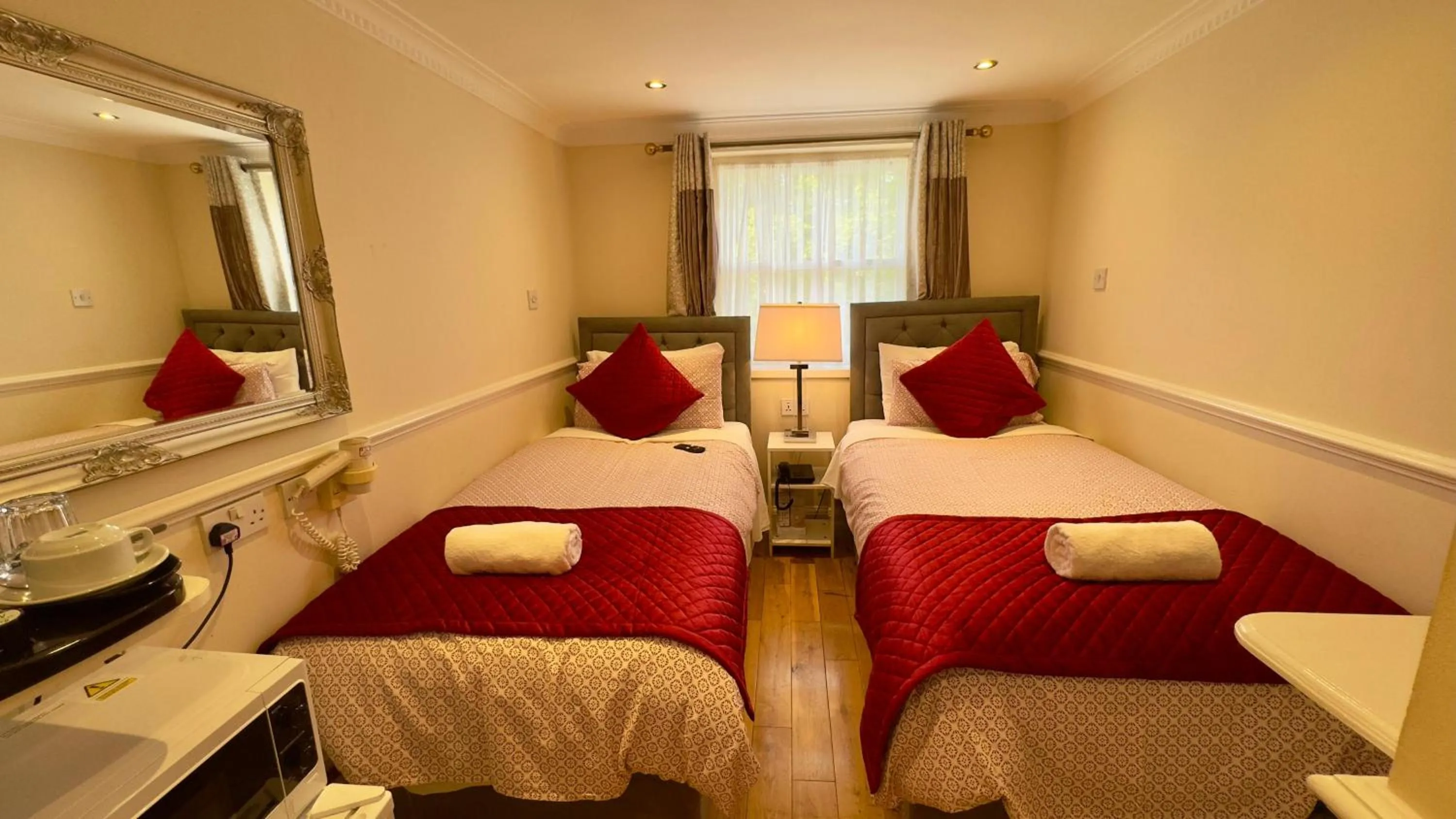 Bed in Classic Hyde Park Hotel