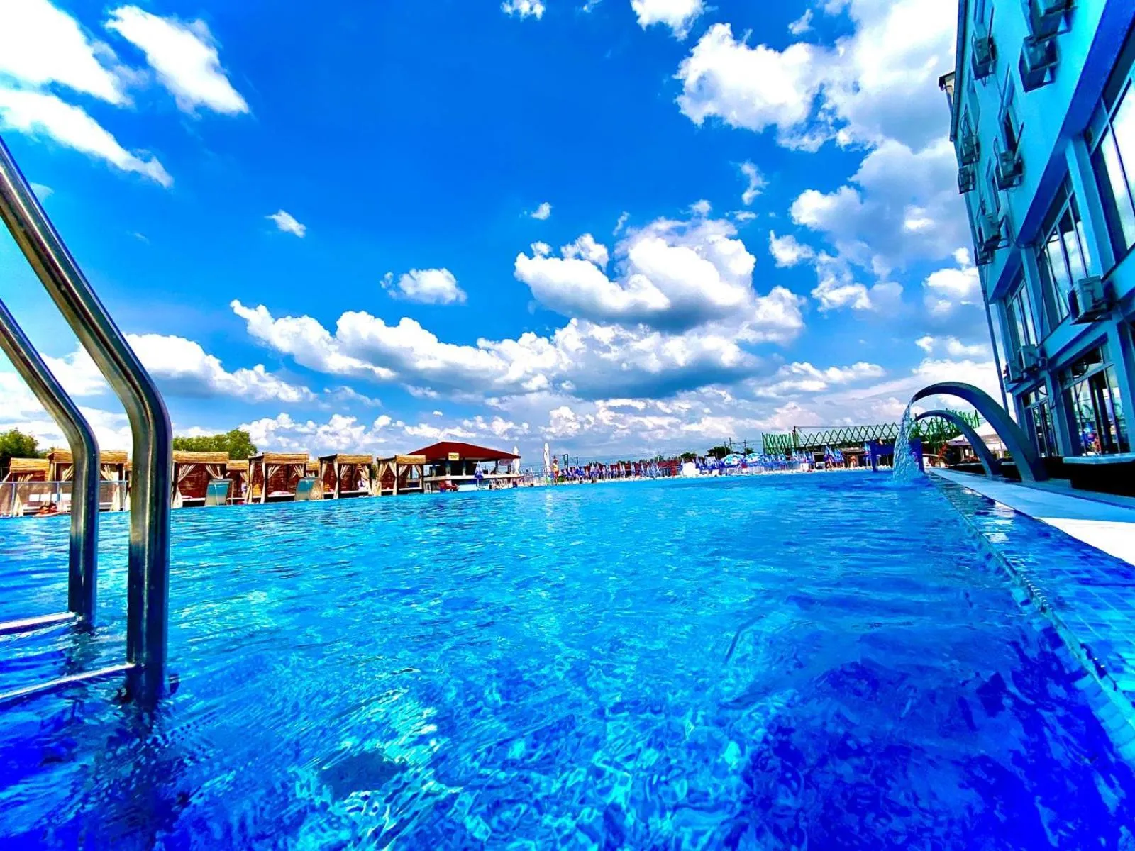 Swimming pool in Flamingo Resort