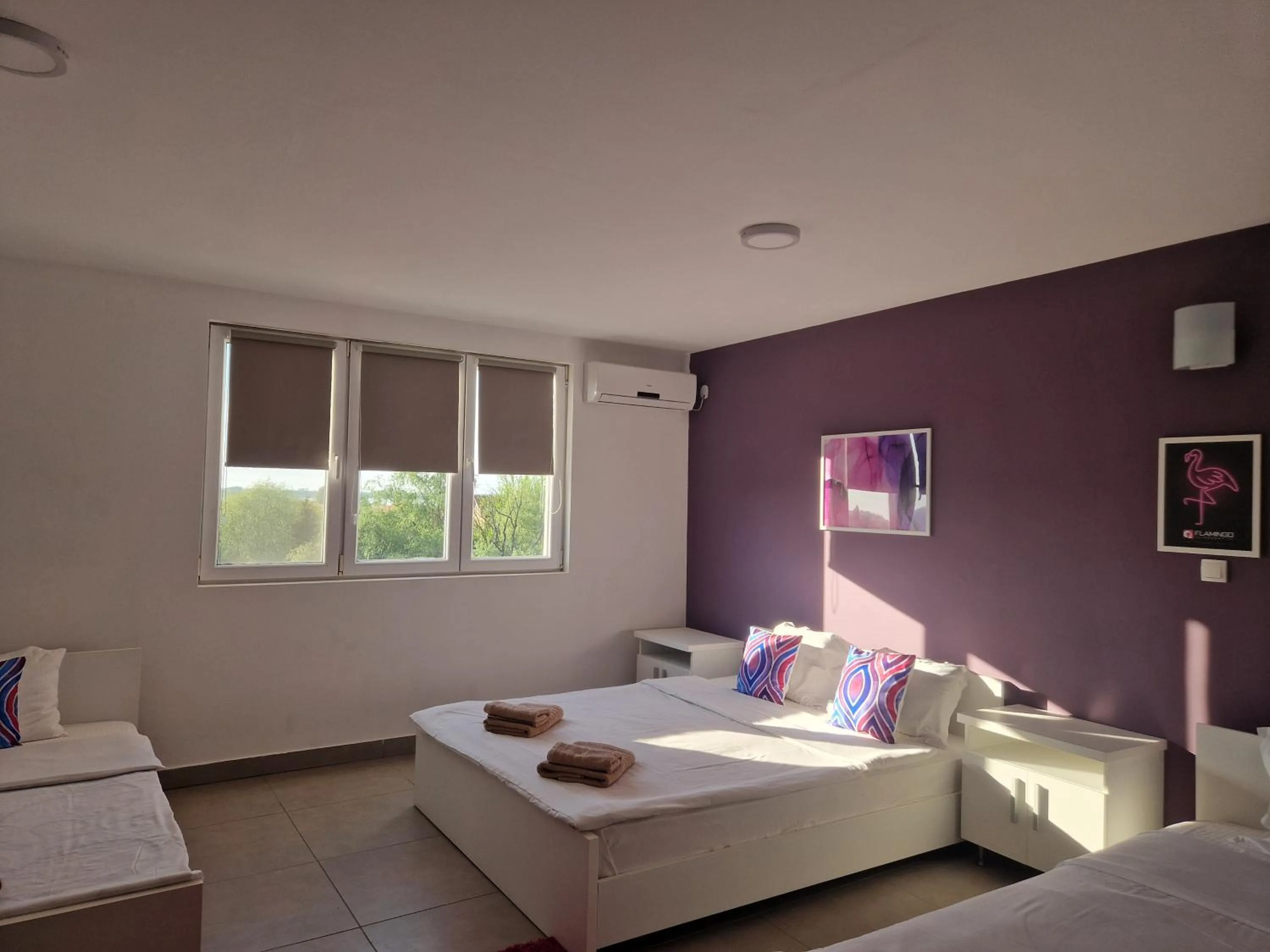 Photo of the whole room, Bed in Flamingo Resort