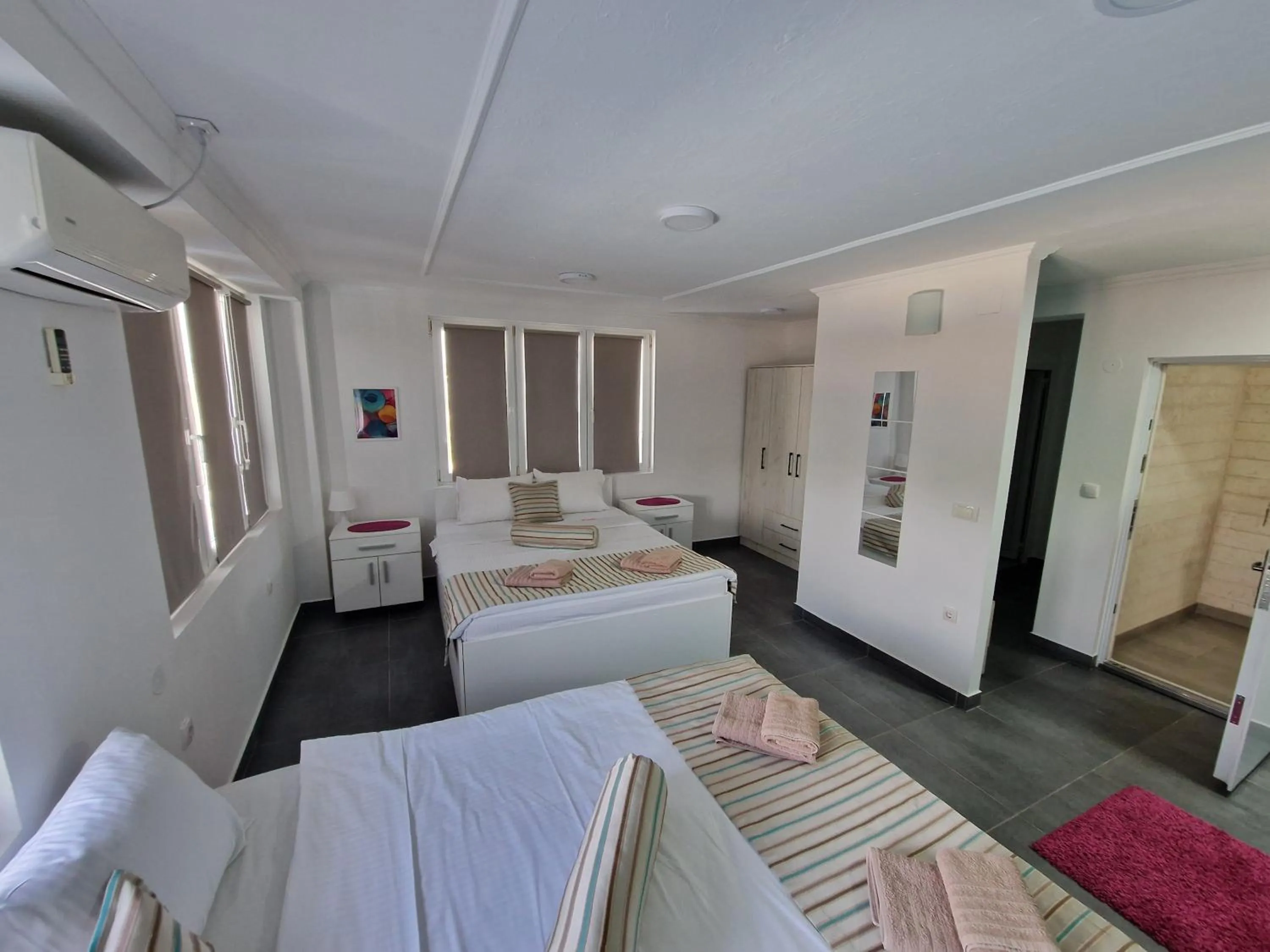 Photo of the whole room, Bed in Flamingo Resort