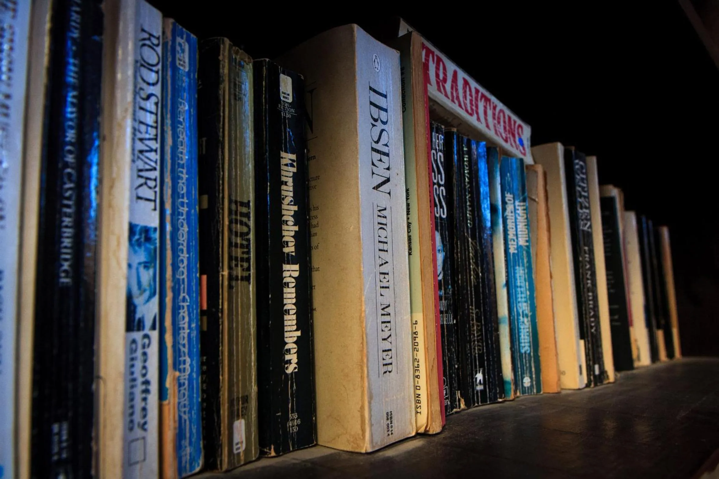 Library in Posada La Casa Grande