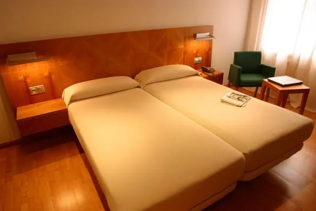Photo of the whole room, Bed in AB Murias Blancas