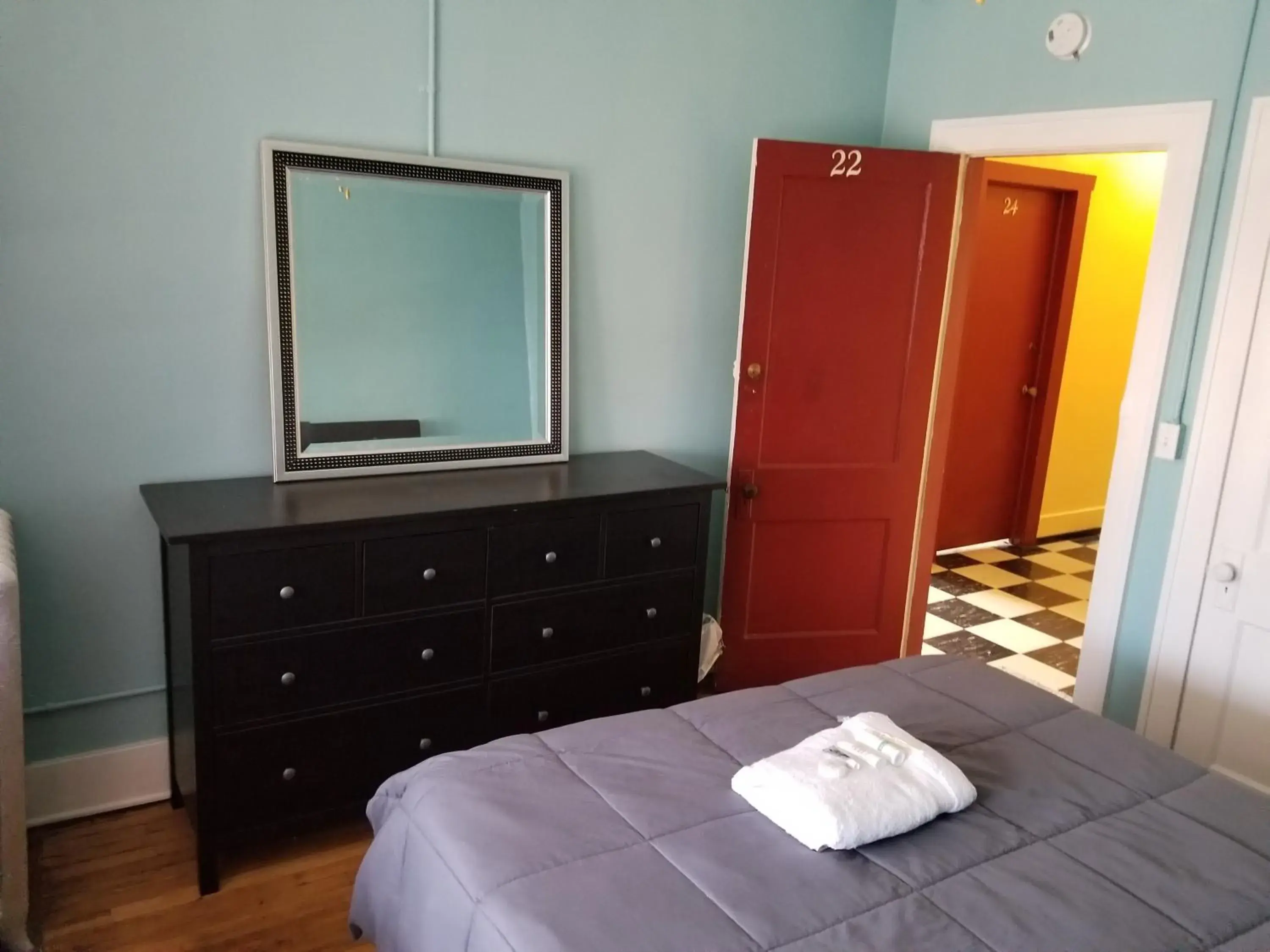 Economy Double Room in Hamtramck Hostel Economy Double Room in Hamtramck Hostel