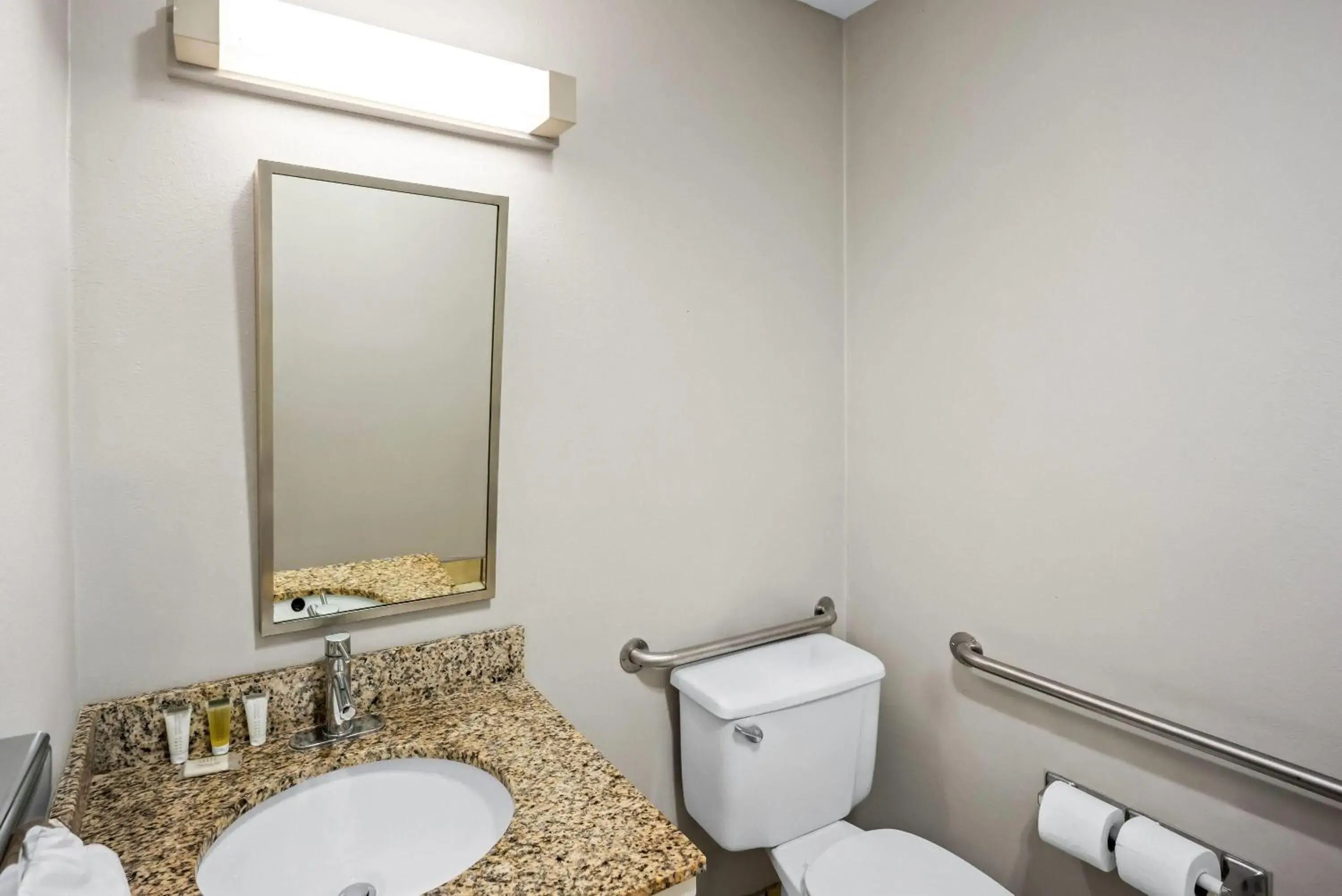 Deluxe Queen Room - Disability Access/Non-Smoking in Microtel Inn by Wyndham Greensboro Deluxe Queen Room - Disability Access/Non-Smoking in Microtel Inn by Wyndham Greensboro