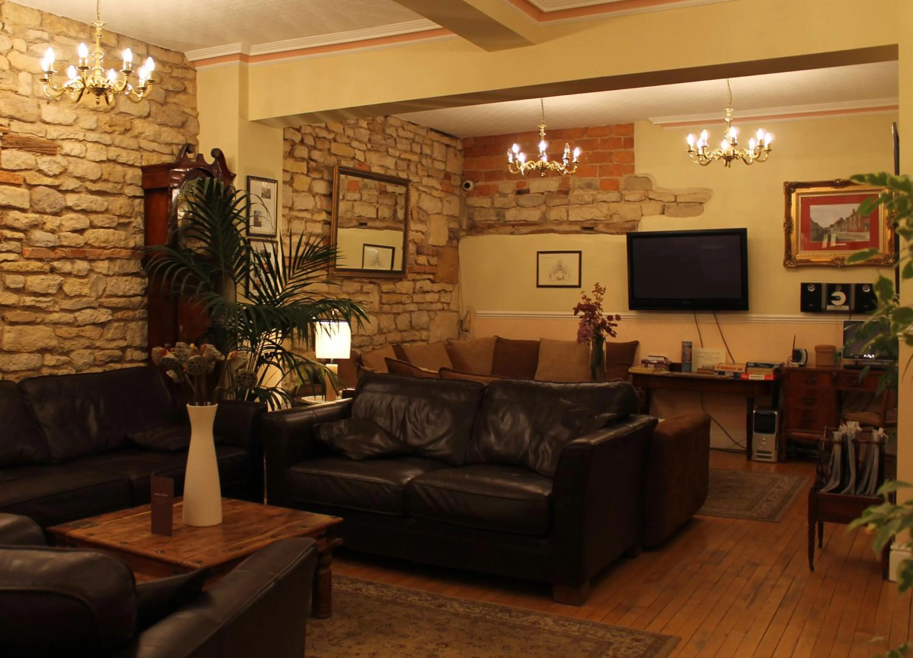 Communal lounge/ TV room, Lobby/Reception in Bail House