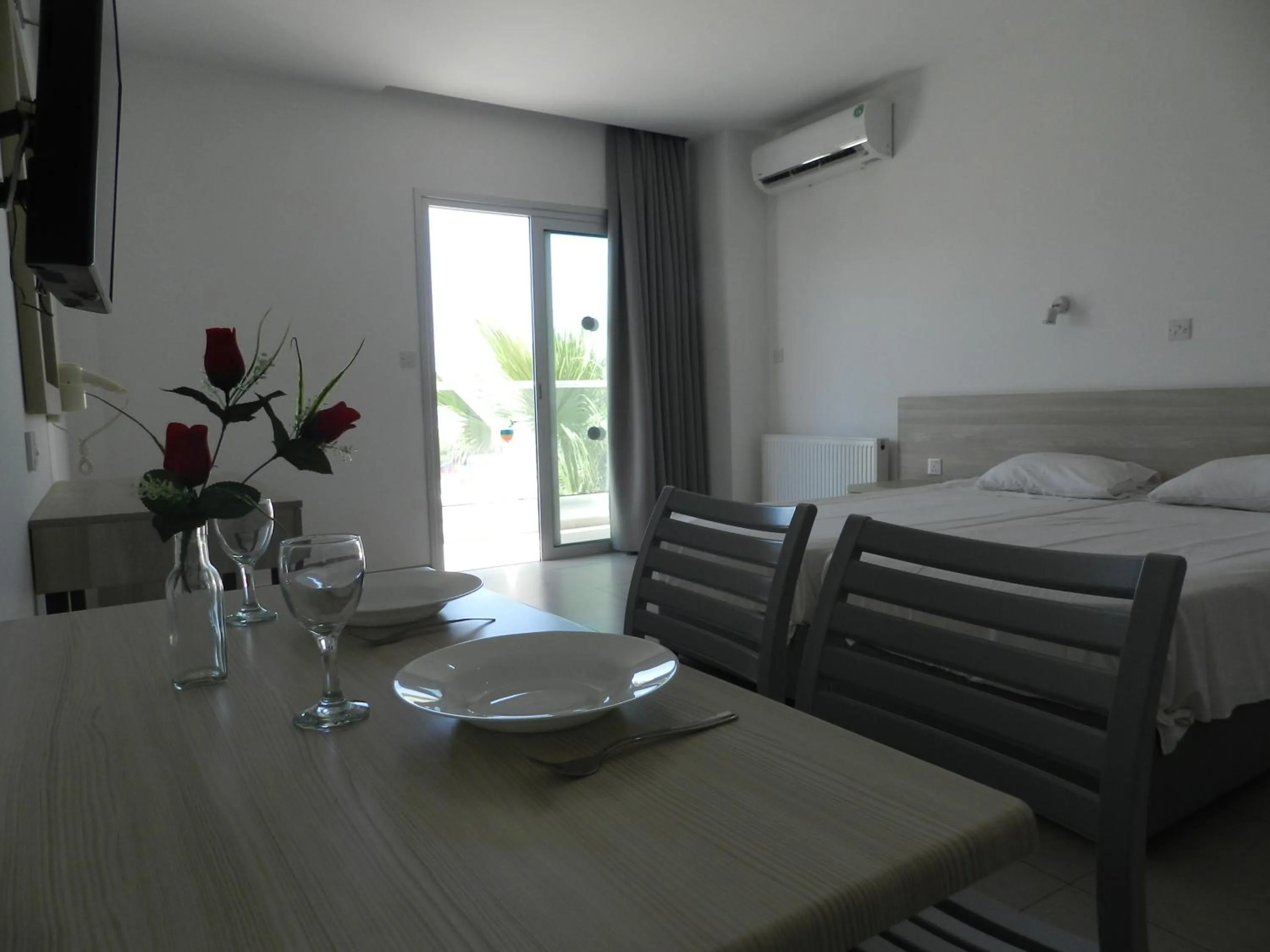 Bed in Evabelle Napa Hotel Apartments