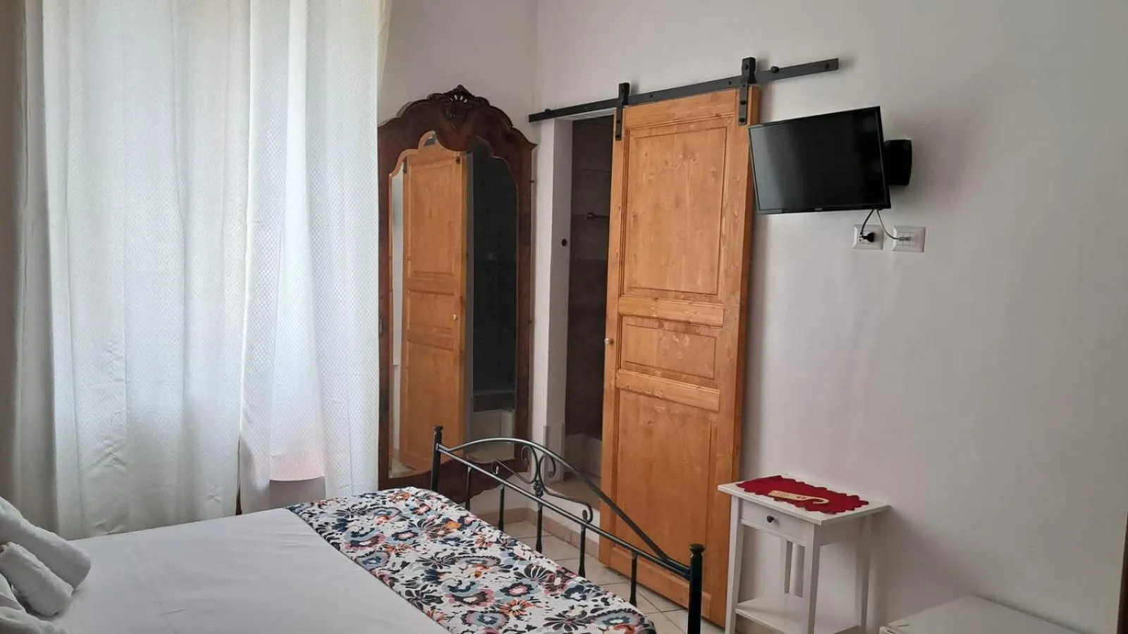 Bedroom, Bed in In the Center Guesthouse