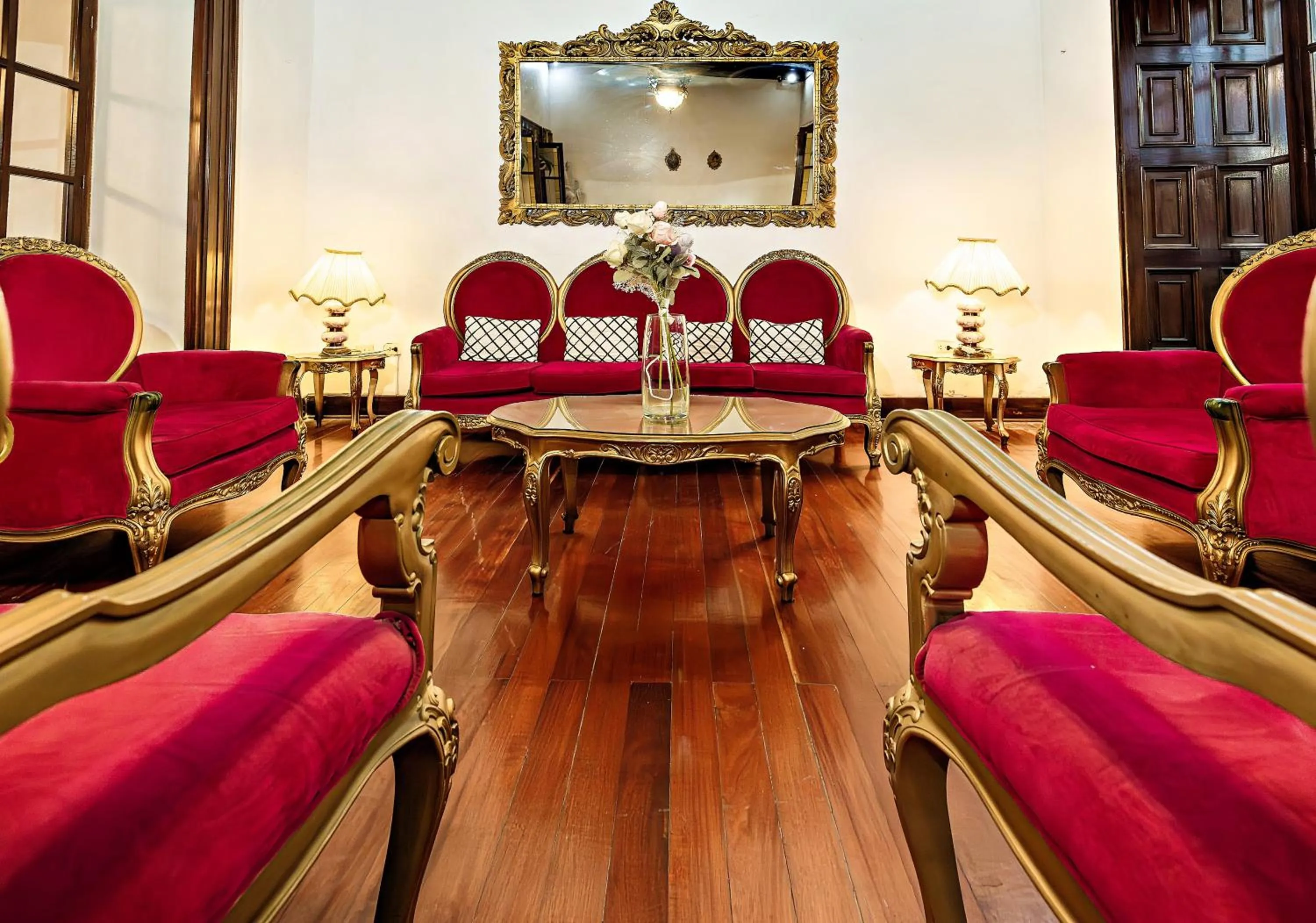 Seating area in Gran Bolivar Hotel - Trujillo, Perú
