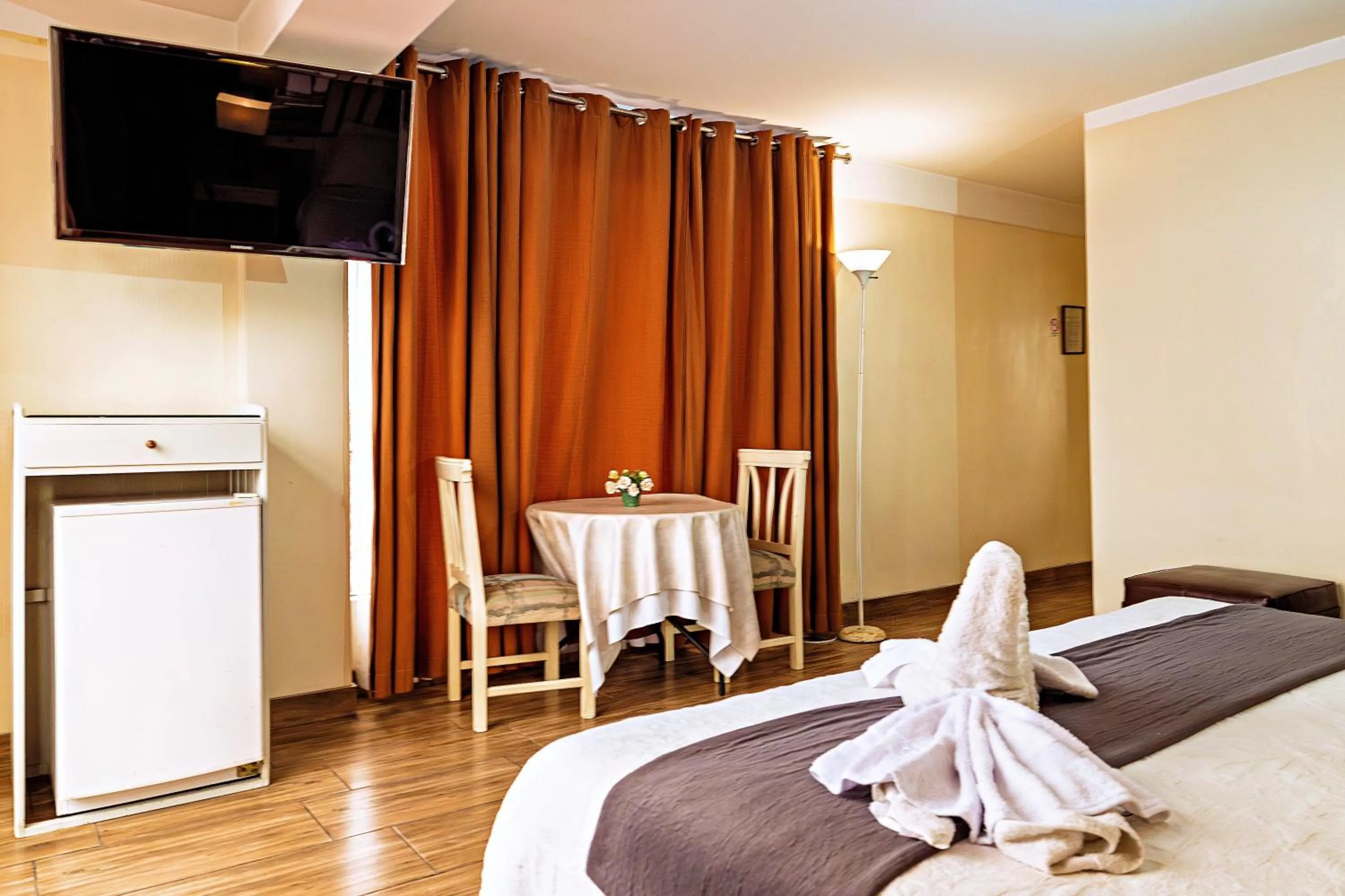 TV and multimedia, Bed in Gran Bolivar Hotel - Trujillo, Perú