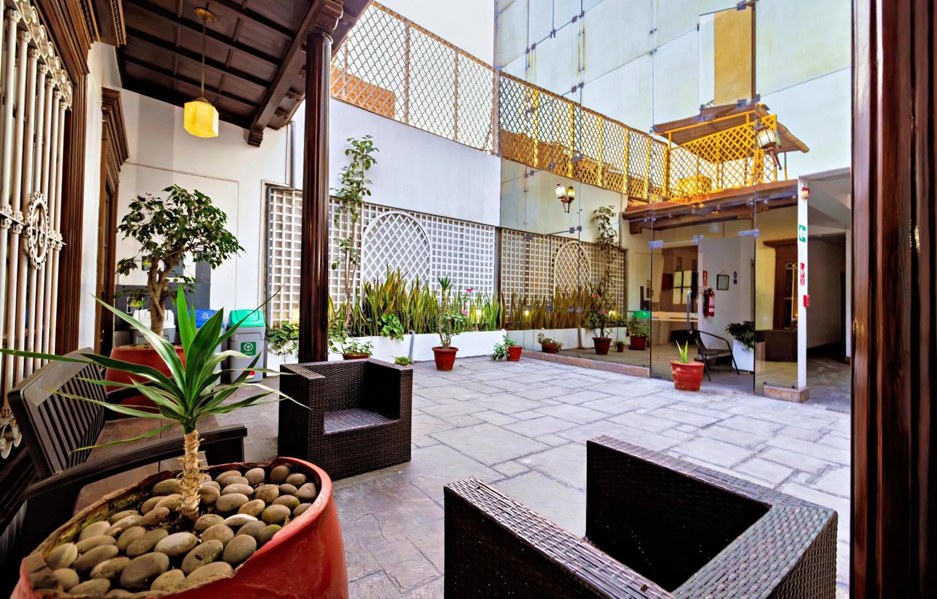 Patio in Gran Bolivar Hotel - Trujillo, Perú