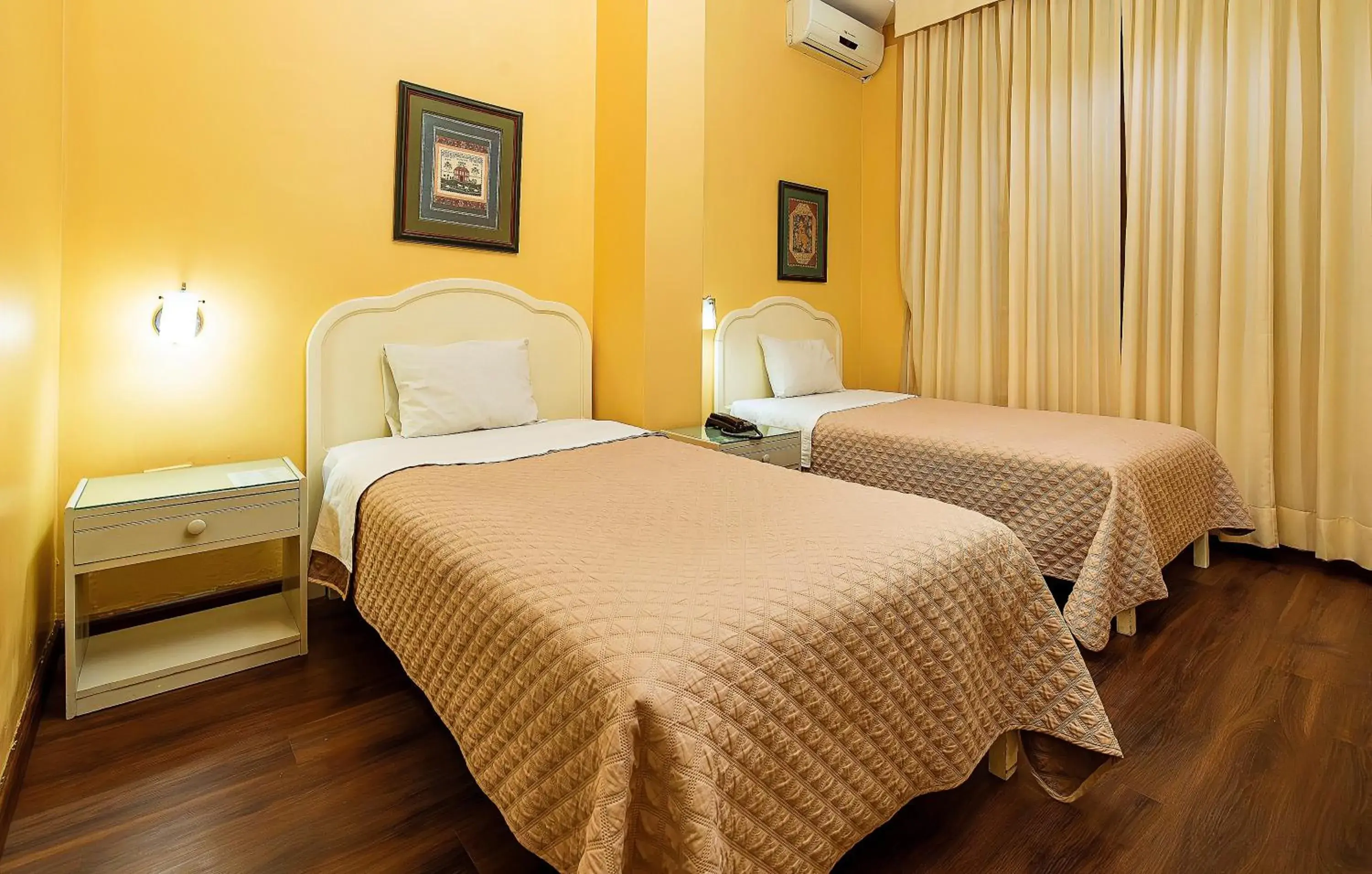 Twin Room in Gran Bolivar Hotel - Trujillo, Perú Twin Room in Gran Bolivar Hotel - Trujillo, Perú