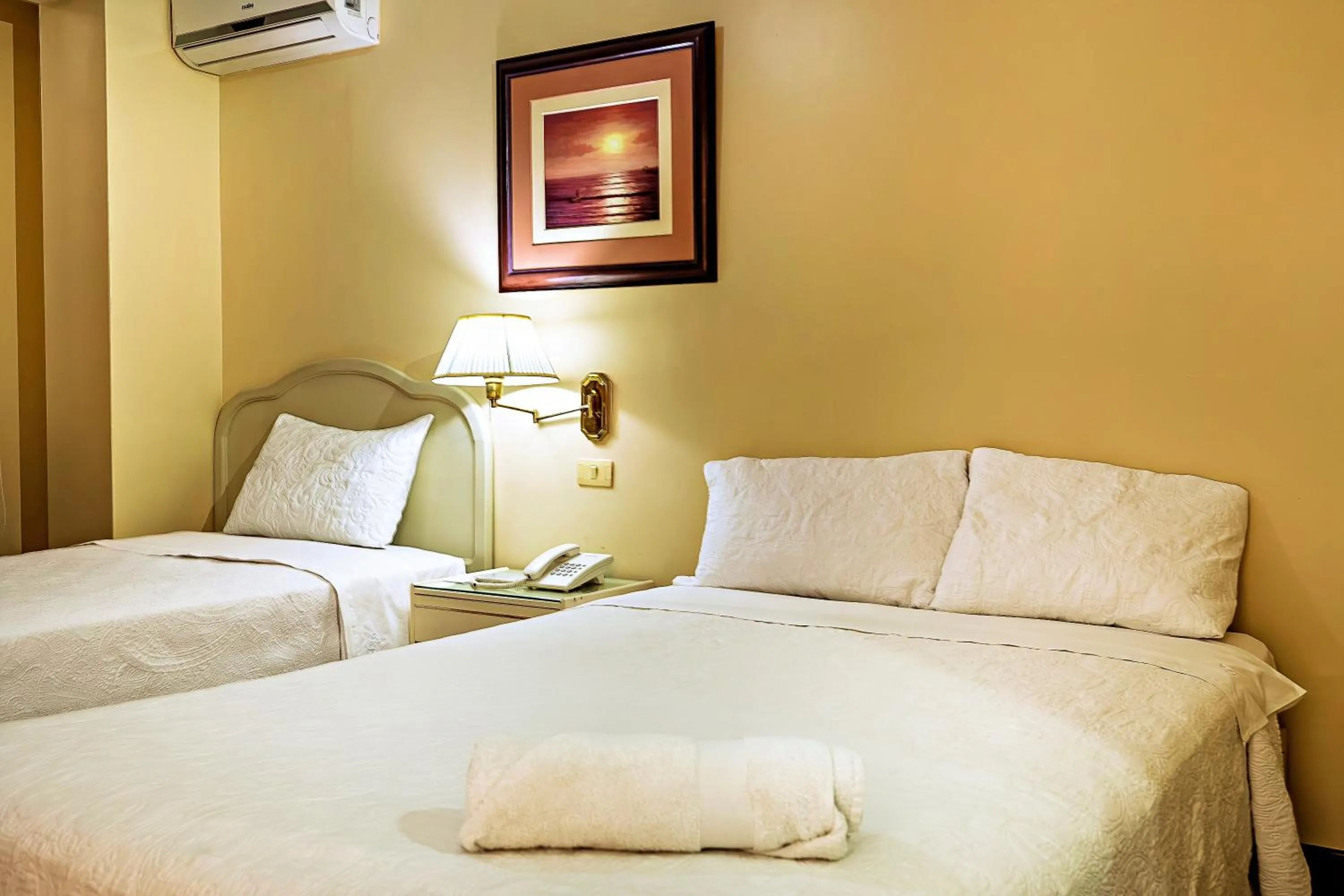 Bed in Gran Bolivar Hotel - Trujillo, Perú