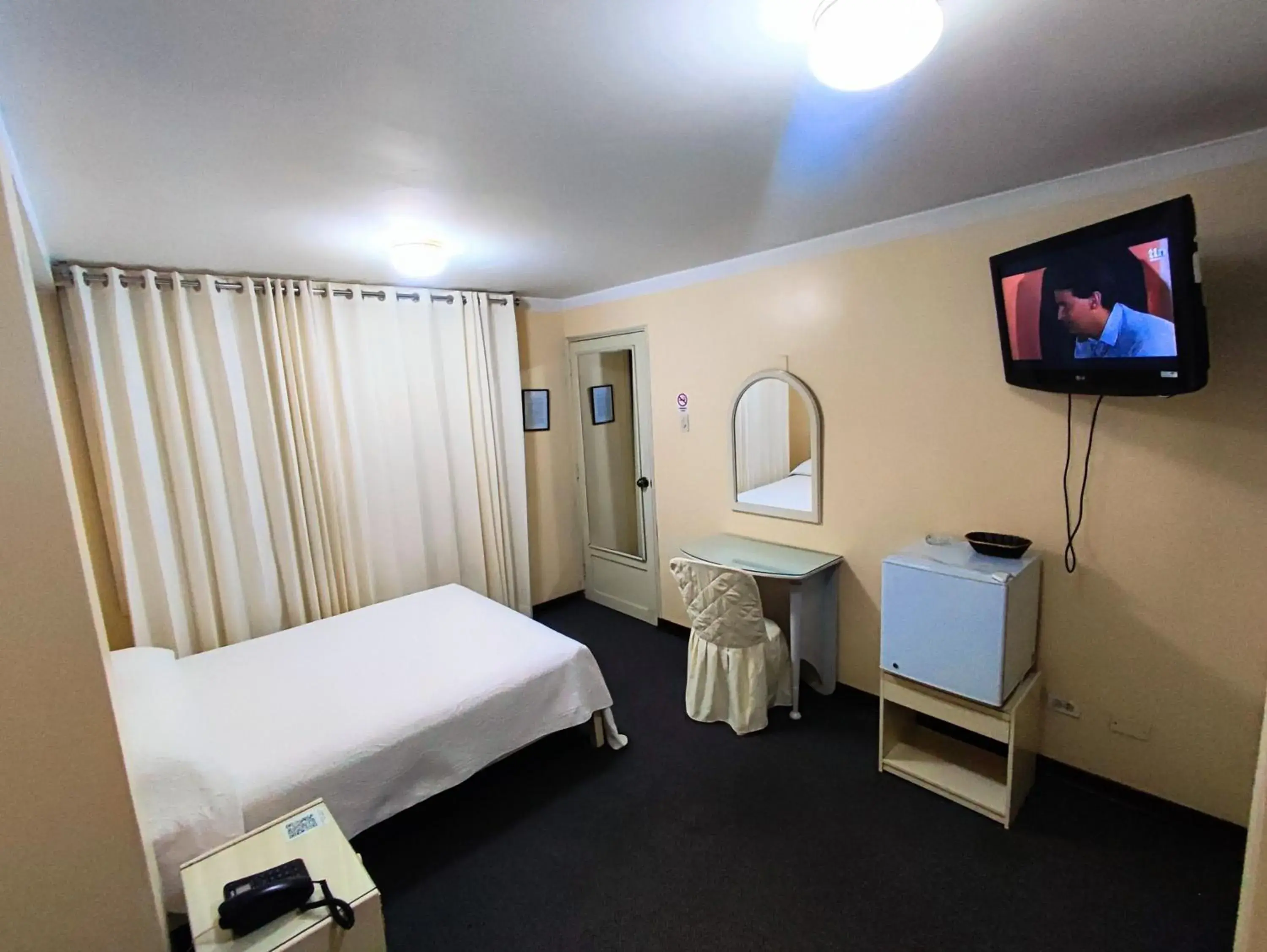 Economy Single Room in Gran Bolivar Hotel - Trujillo, Perú Economy Single Room in Gran Bolivar Hotel - Trujillo, Perú