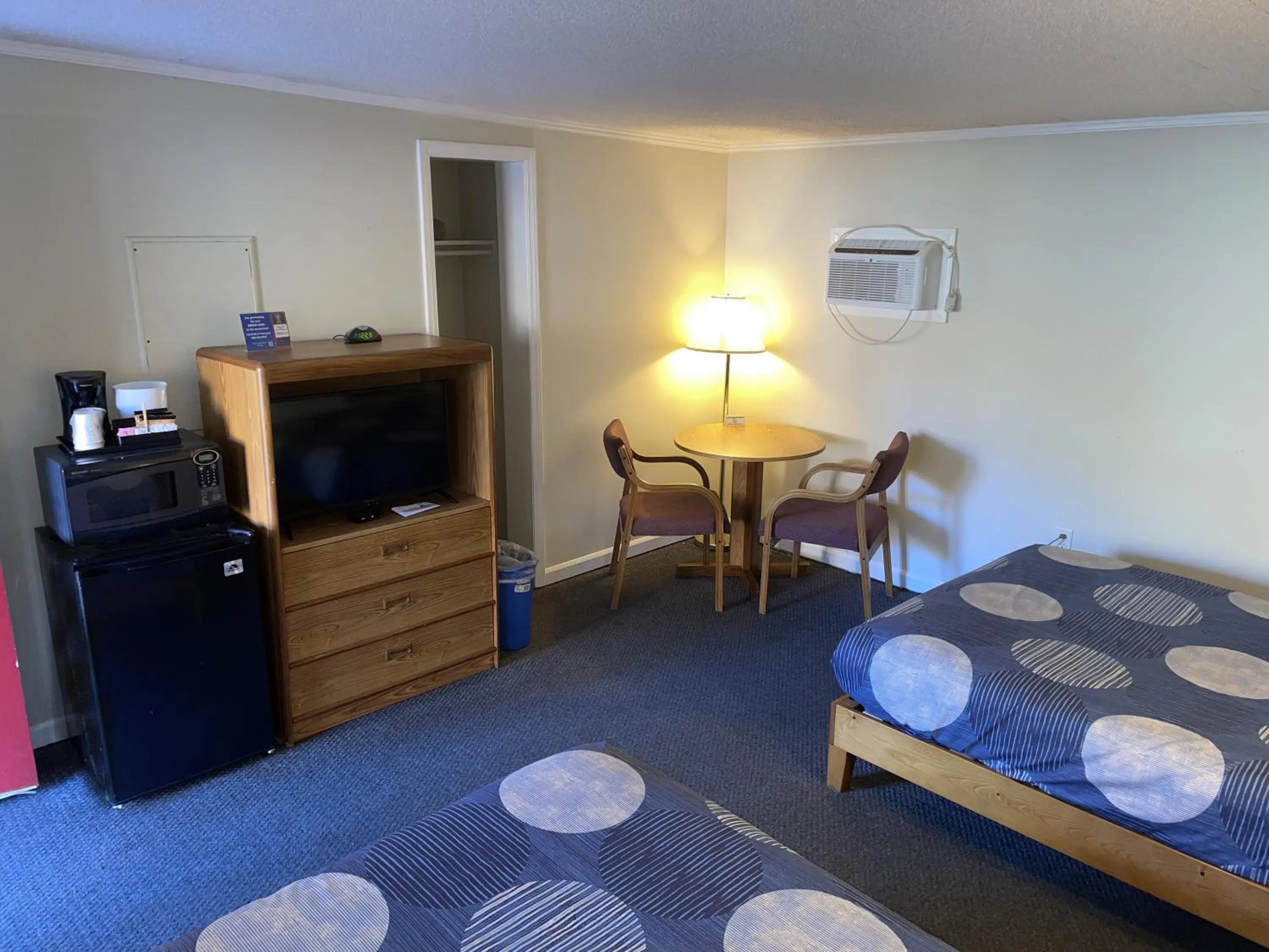 Bed in A Holiday Motel - Maggie Valley