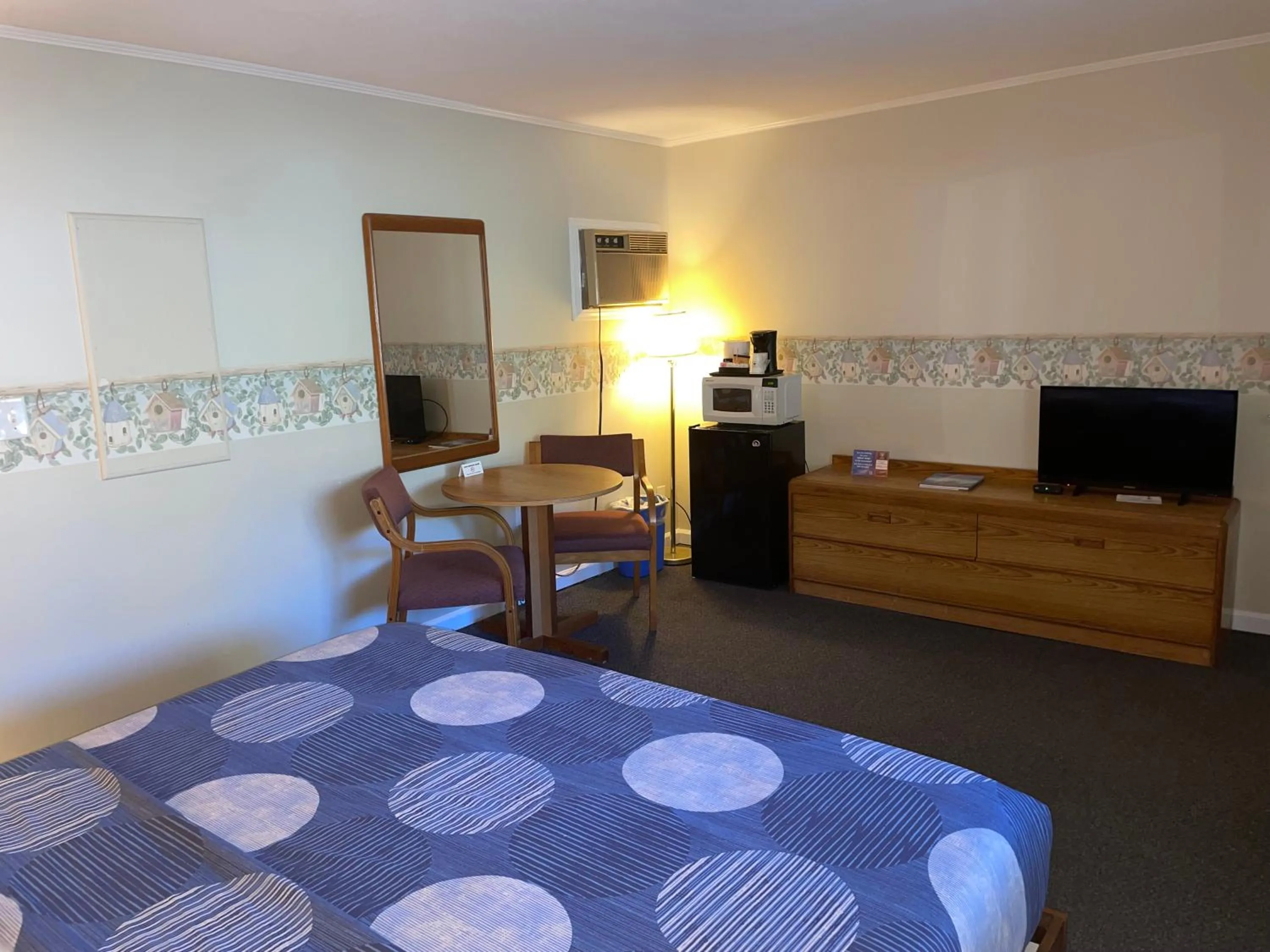 Bed in A Holiday Motel - Maggie Valley