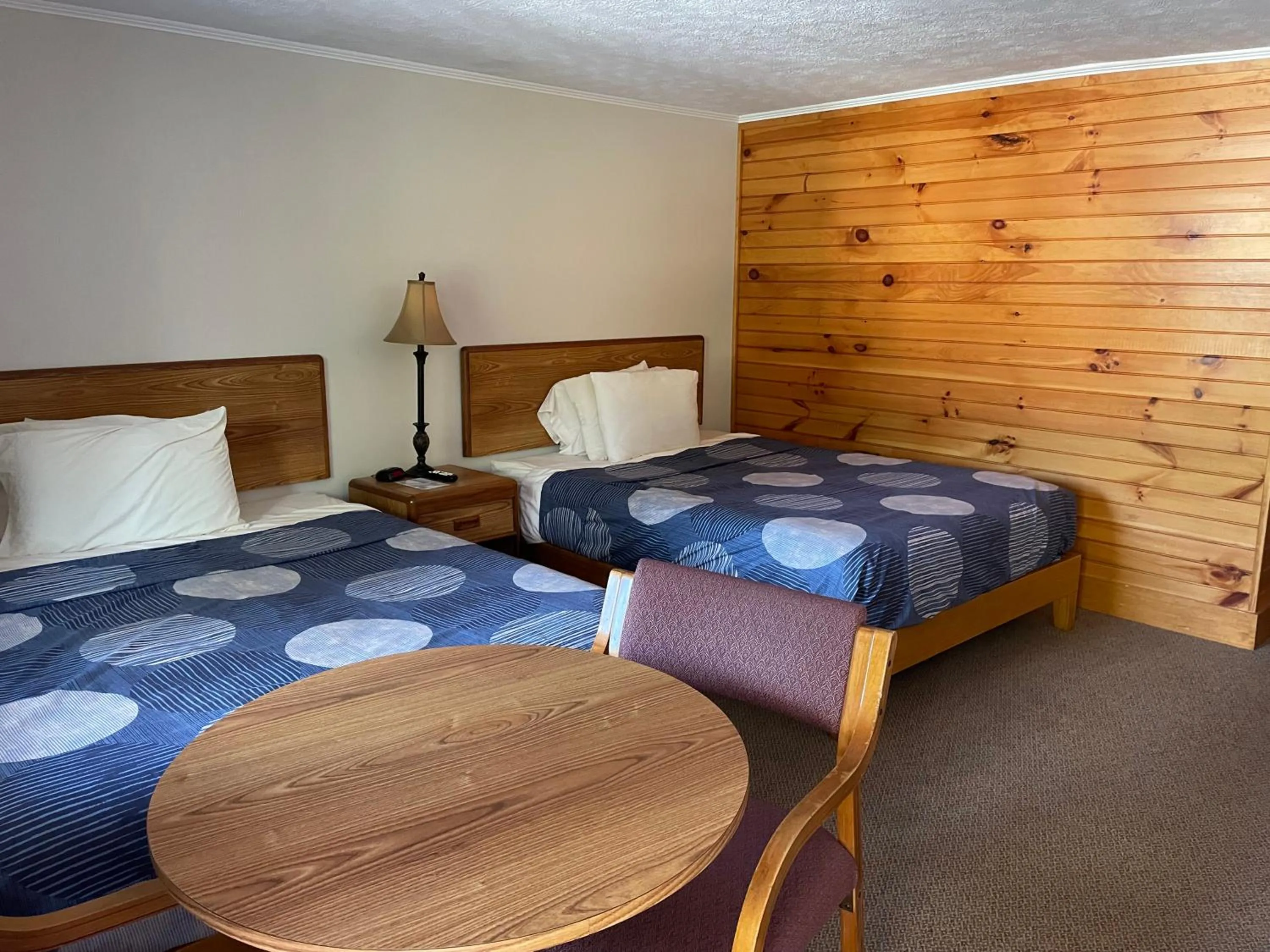 Bed in A Holiday Motel - Maggie Valley