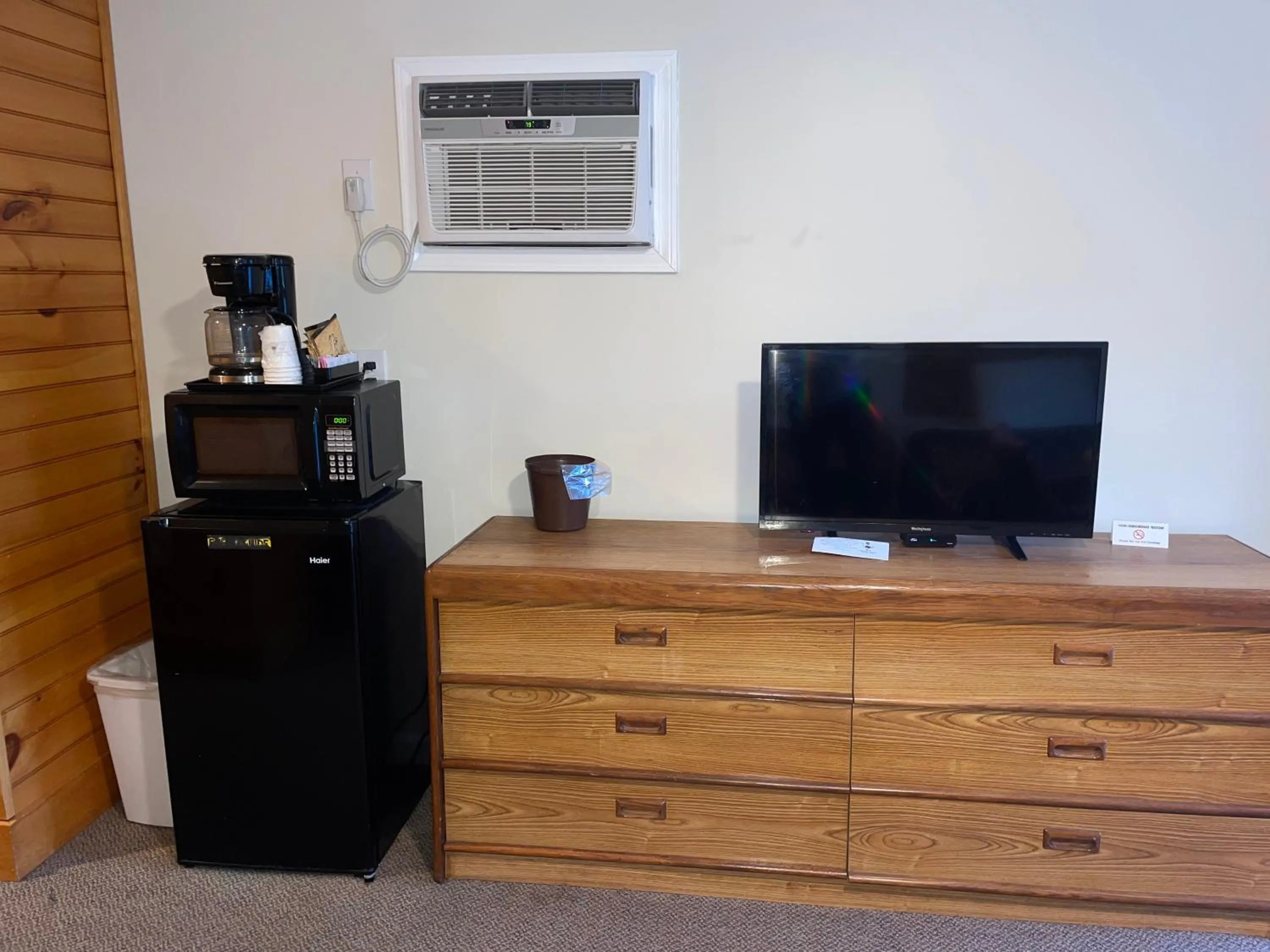 A Holiday Motel - Maggie Valley