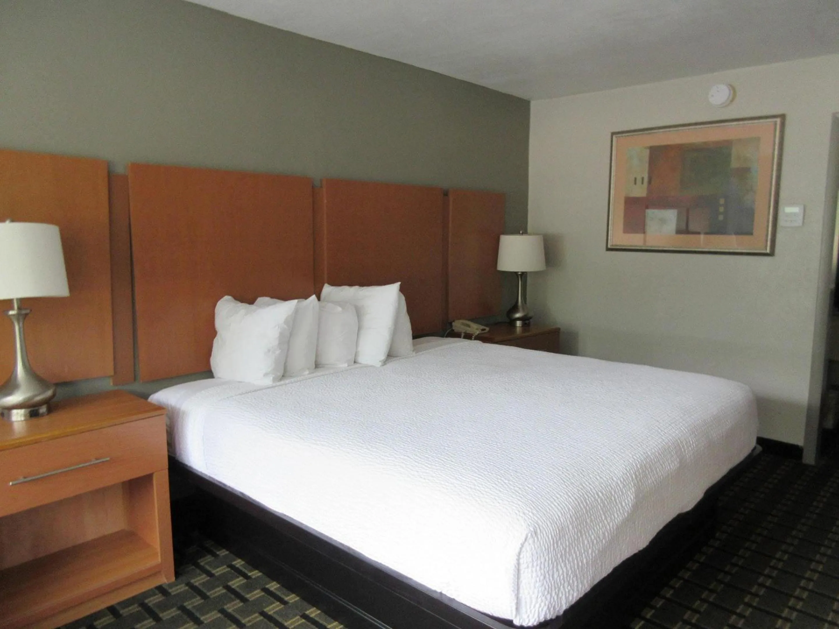 Bedroom, Bed in Clarion Inn Southern Pines - Pinehurst