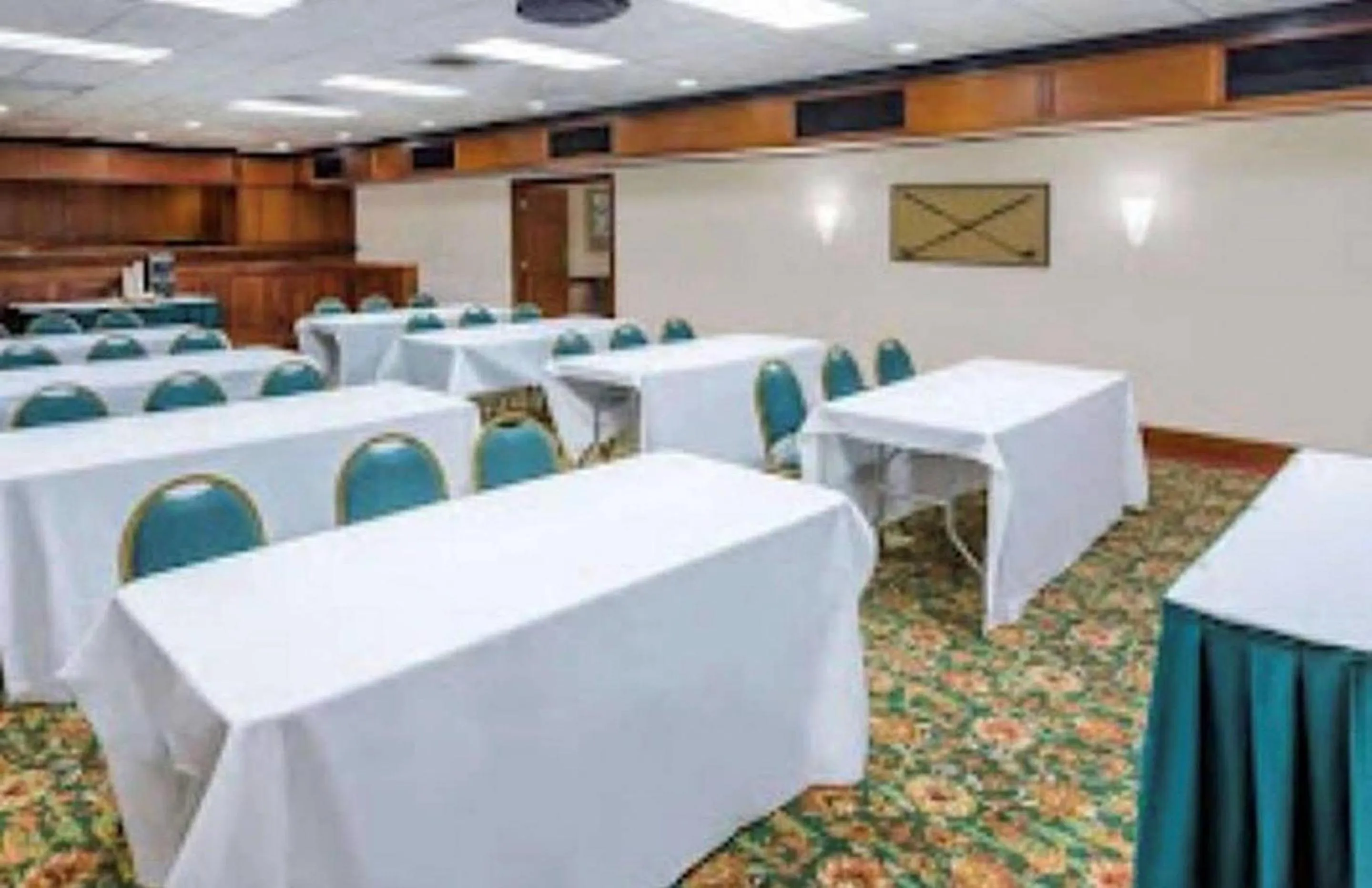 Meeting/conference room in Clarion Inn Southern Pines - Pinehurst