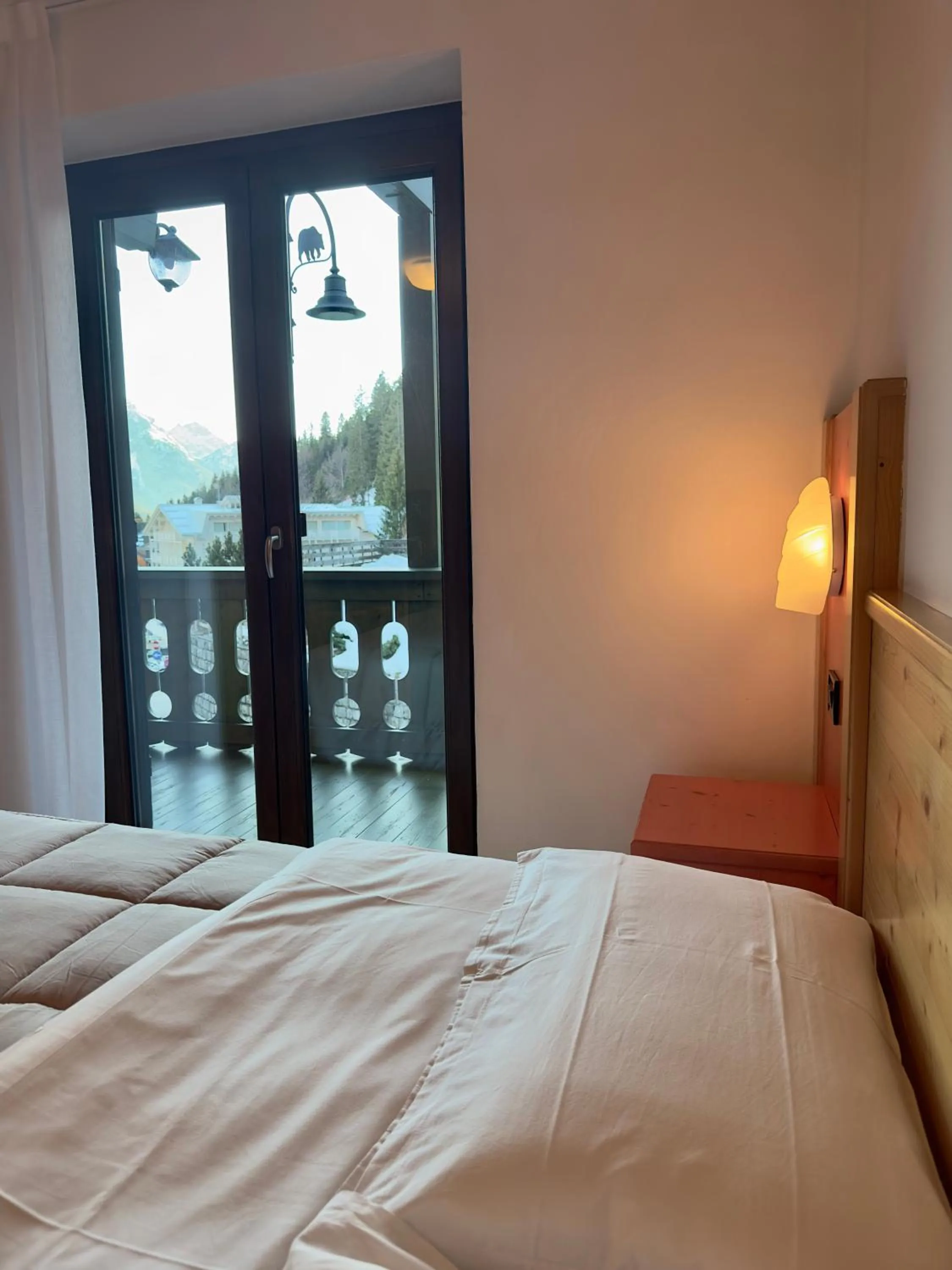 Staff, Bed in Hotel Zeni