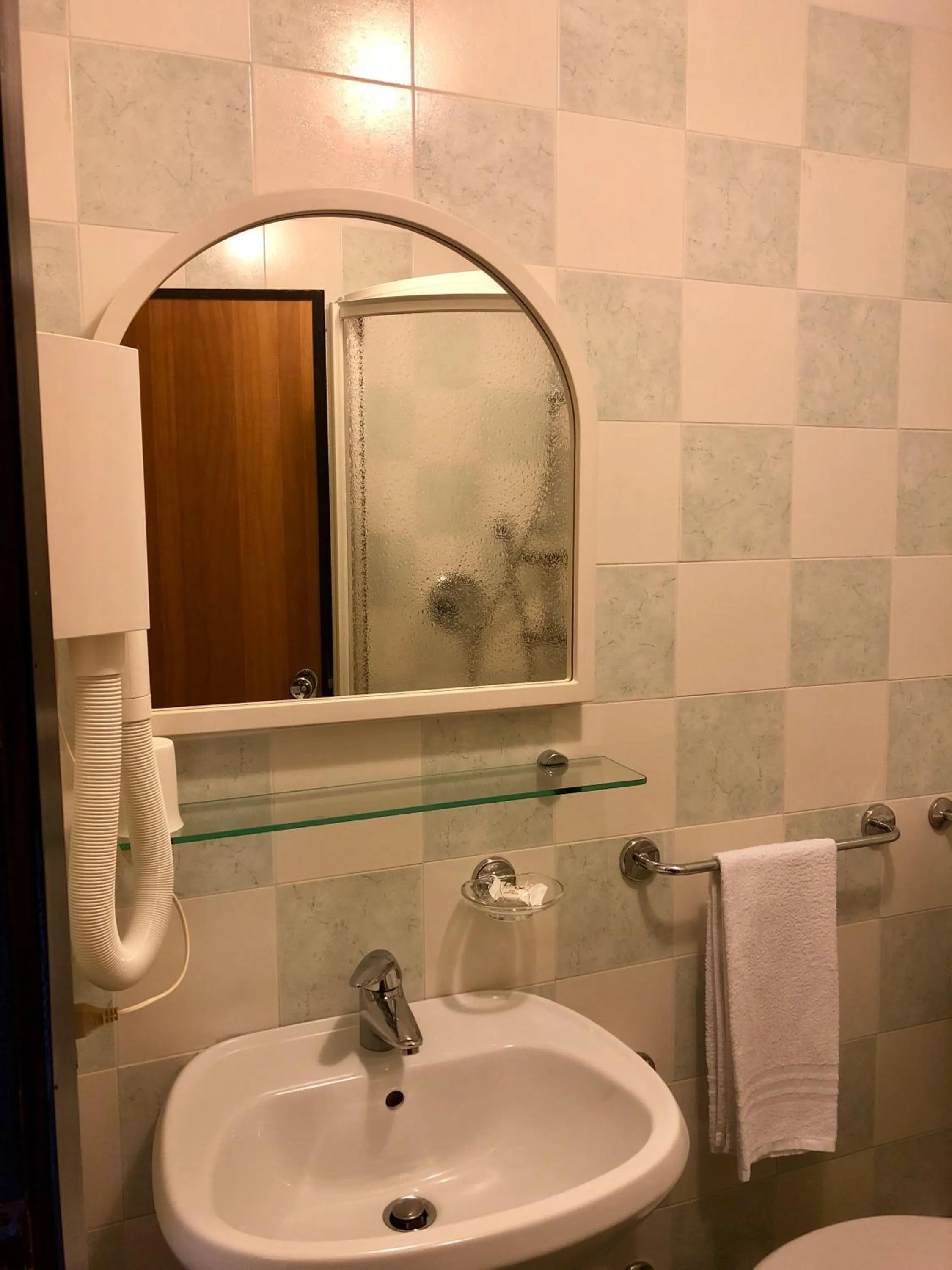 Toilet in Hotel Zeni