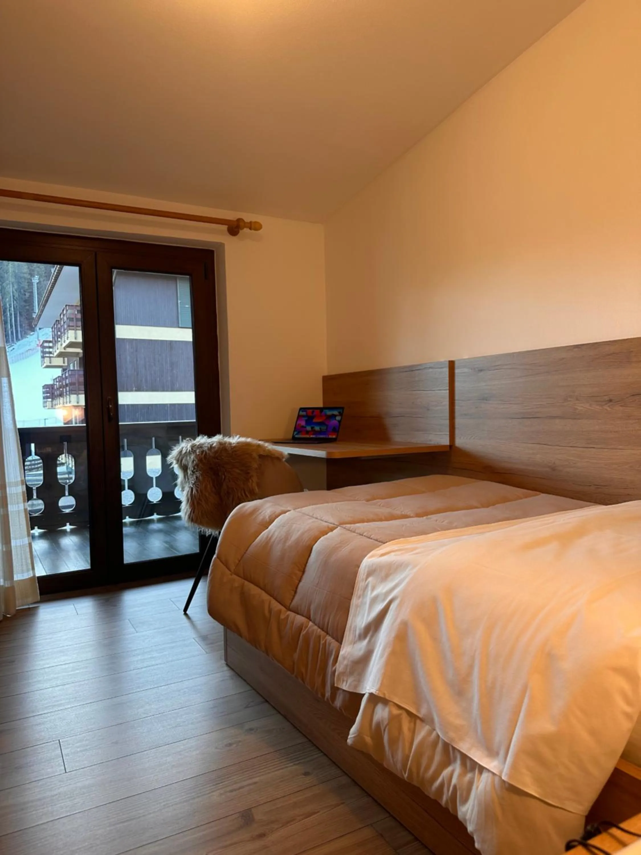 Staff, Bed in Hotel Zeni