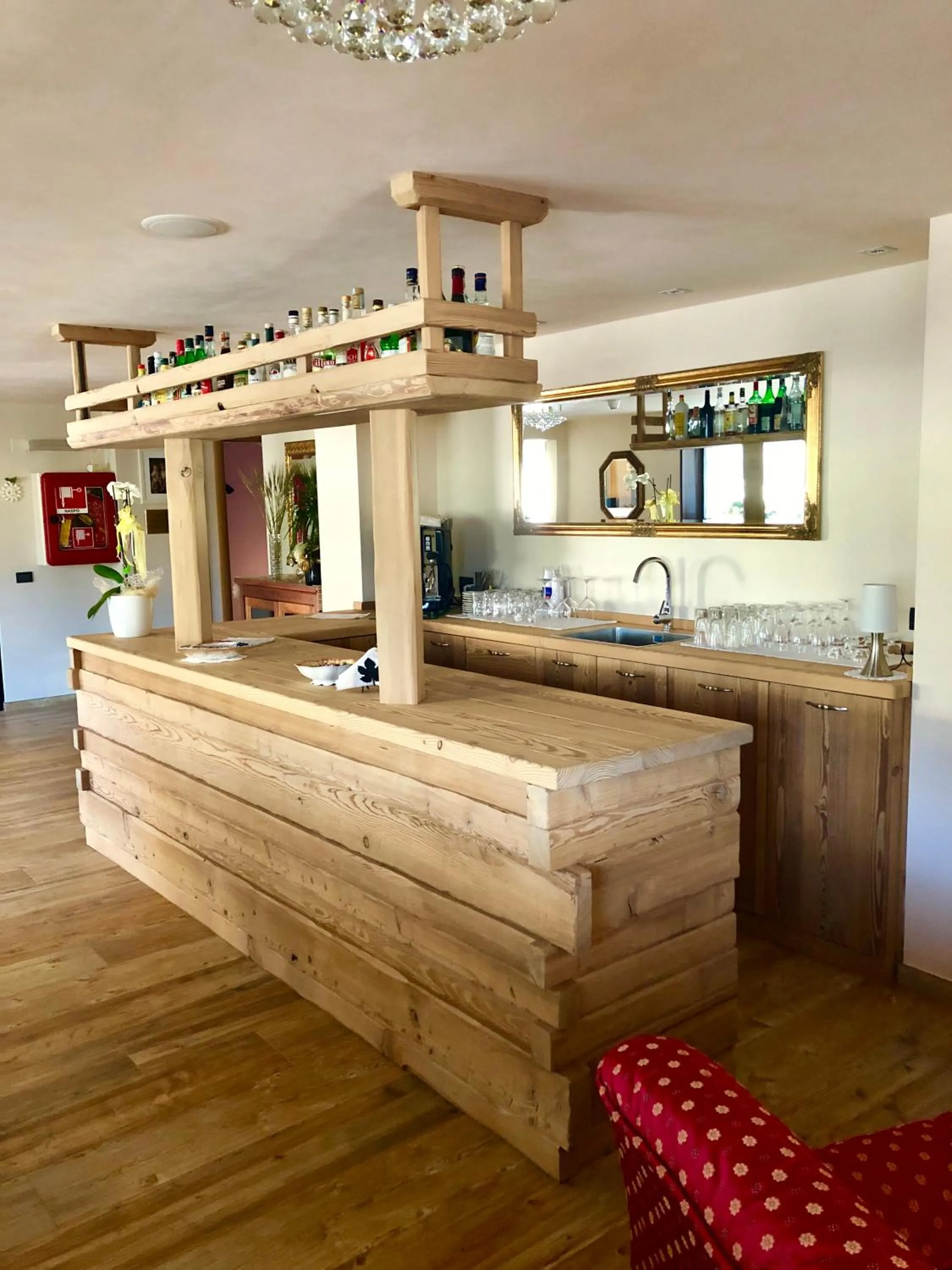 Communal lounge/ TV room in Hotel Zeni